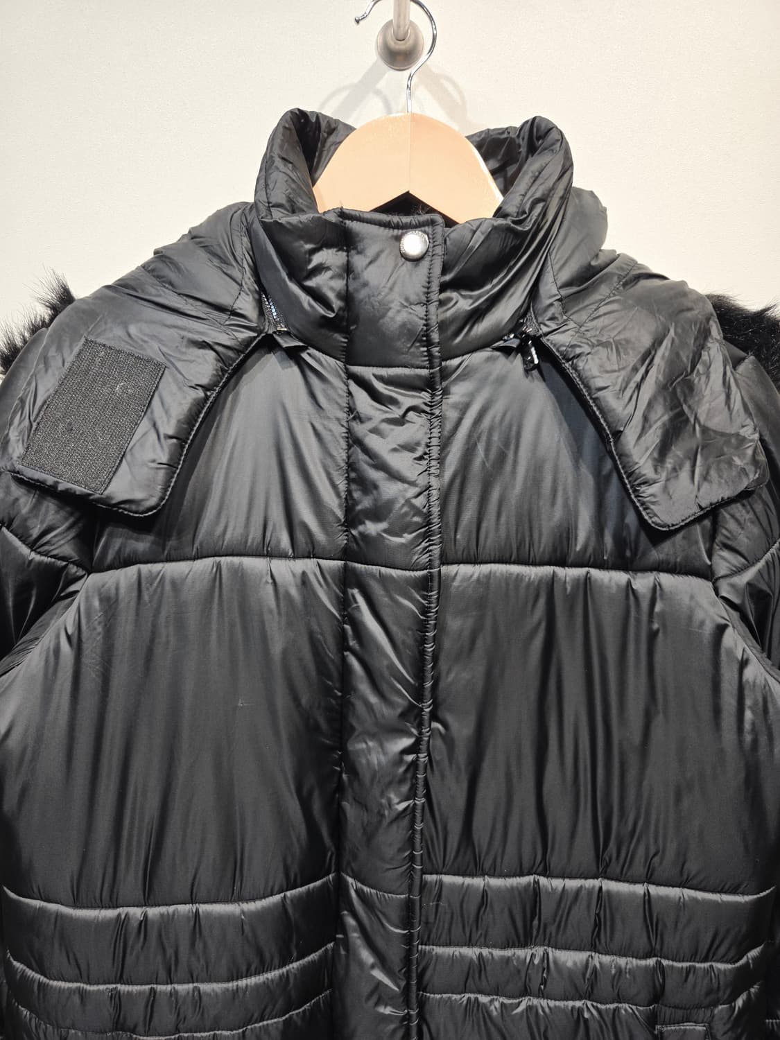 엠포리오 아르마니 블랙 후드 패딩 코트 상품이미지3