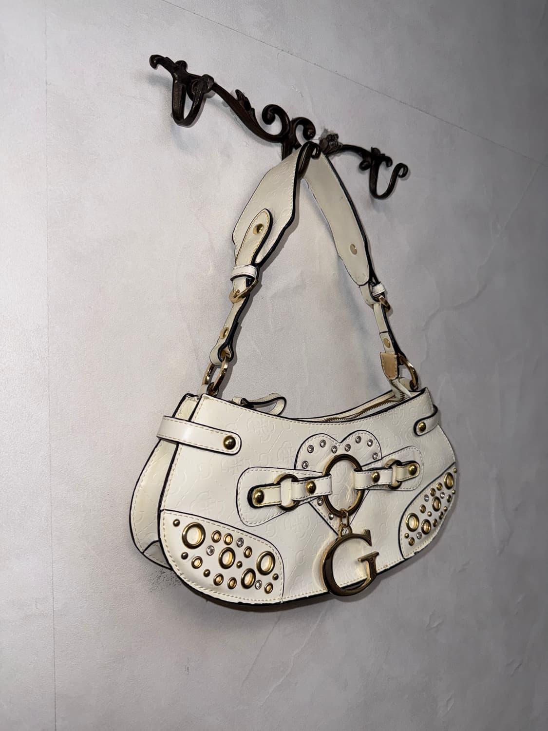 Guess logo eyelet stud shoulder bag 상품이미지2