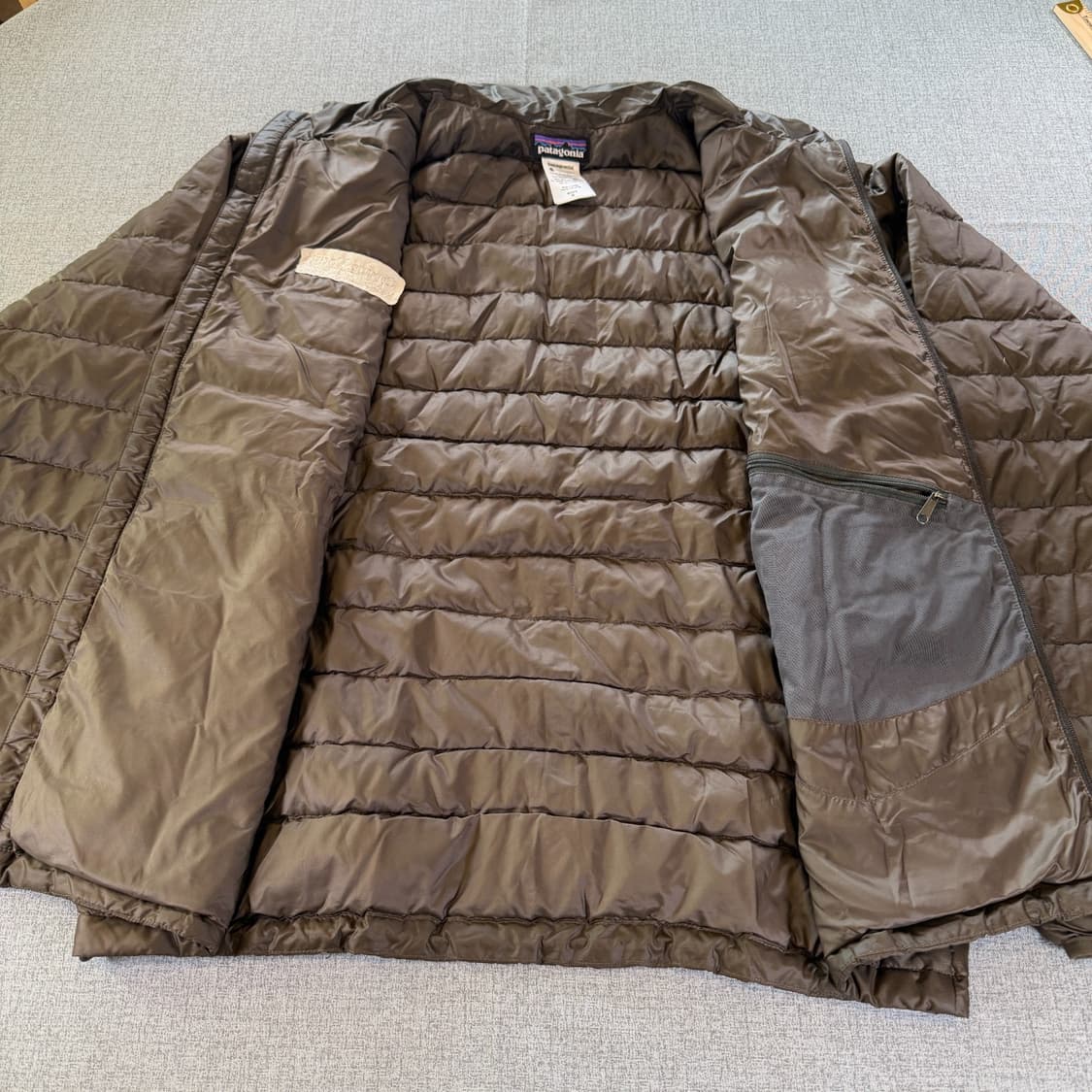 파타고니아 멘즈 경량패딩 브라운 상품이미지6