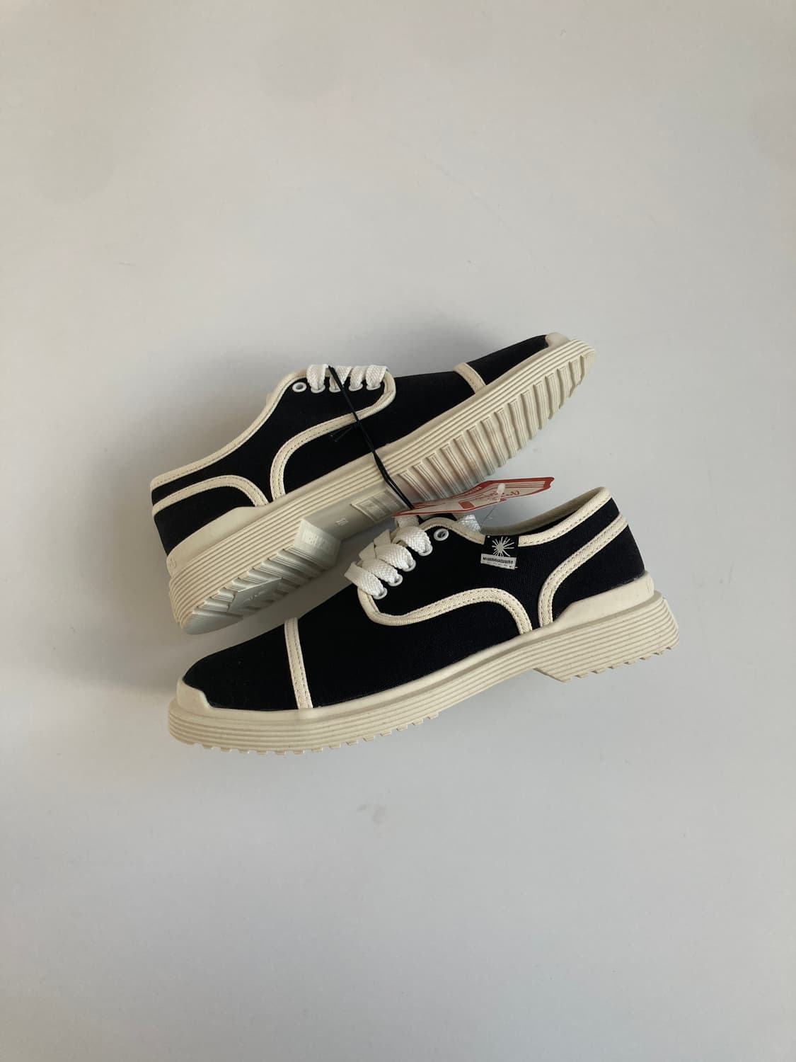 X GU Sneakers 상품이미지1