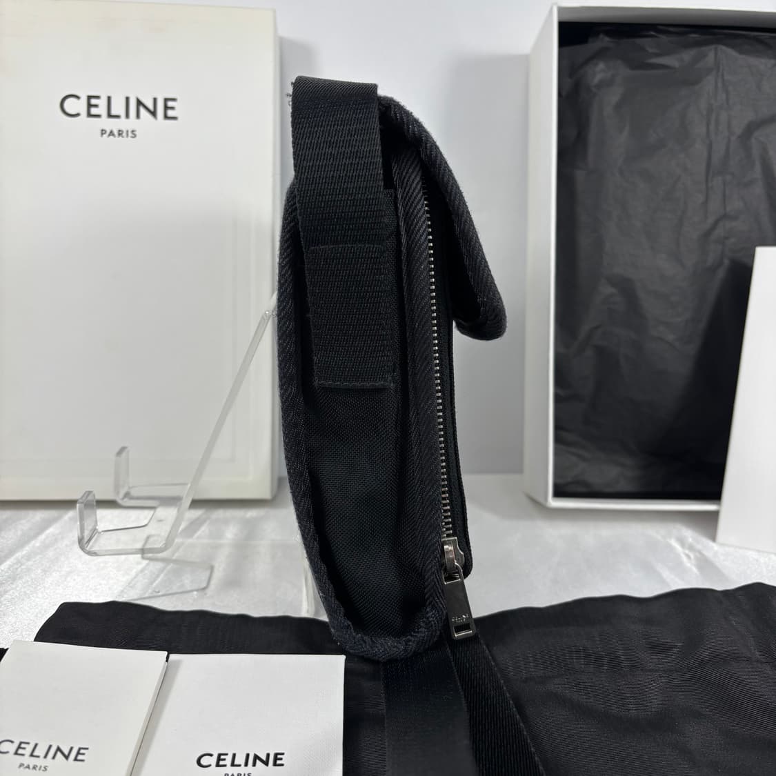 (정품)셀린느 나일론 트레킹 플랩 파우치 폰 크로스백 상품이미지4