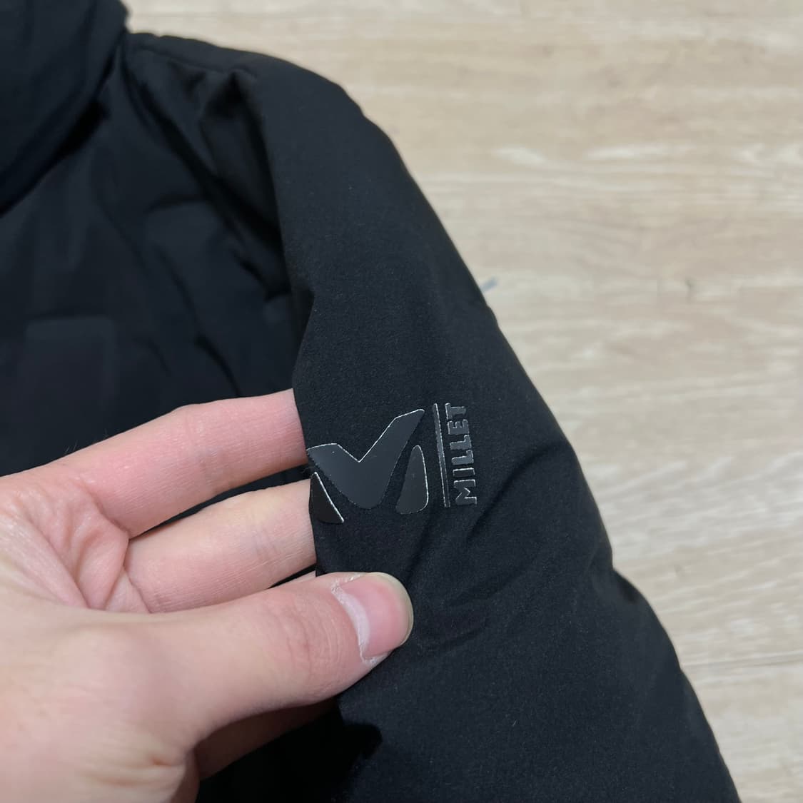 밀레 덕다운 경량패딩 점퍼 [블랙] M/95 상품이미지4