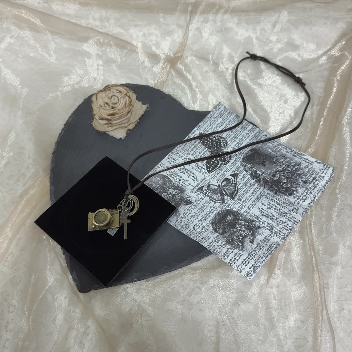 빈티지 황동 카메라 십자가 쇠가죽 끈  조절 목걸이 상품이미지2