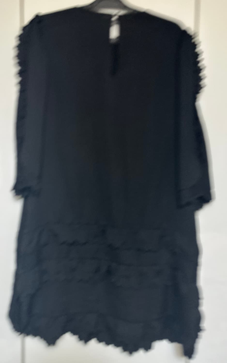 럭키슈에뜨 검정색 프릴 장식 원피스  상품이미지5