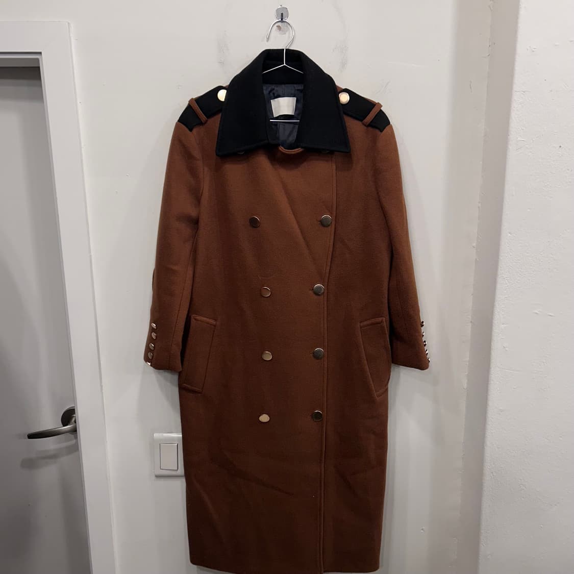 어나더라운지 배색 카라 견장 울 더블 롱코트 상품이미지2