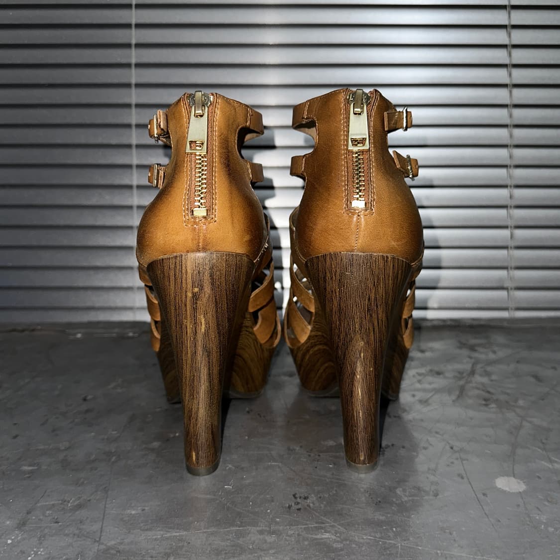 00s 데드스톡 가죽 앤 브라스 웨지 샌들 풀박스 상품이미지6