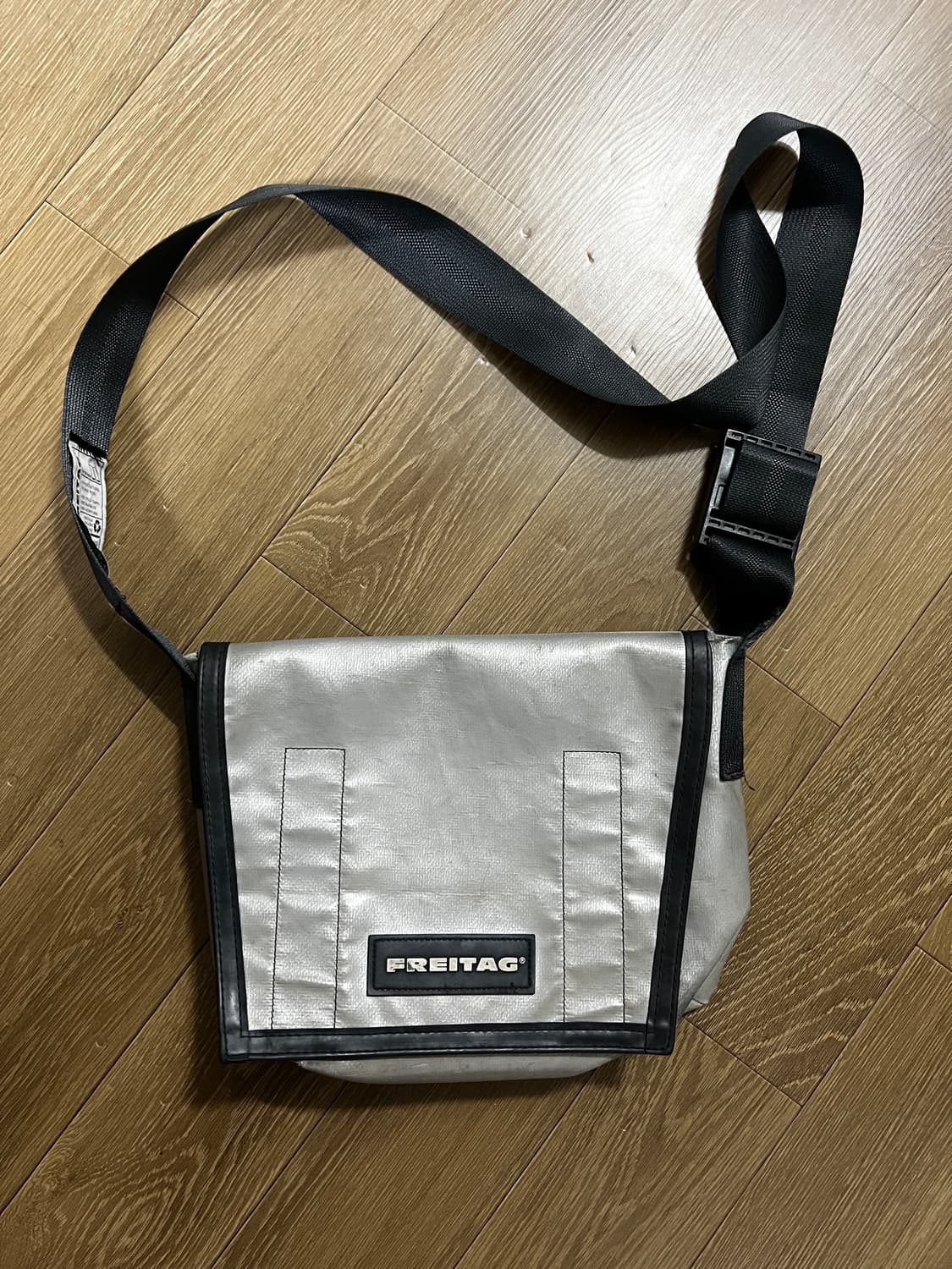 프라이탁 덱스터 실버 그레이 상품이미지1