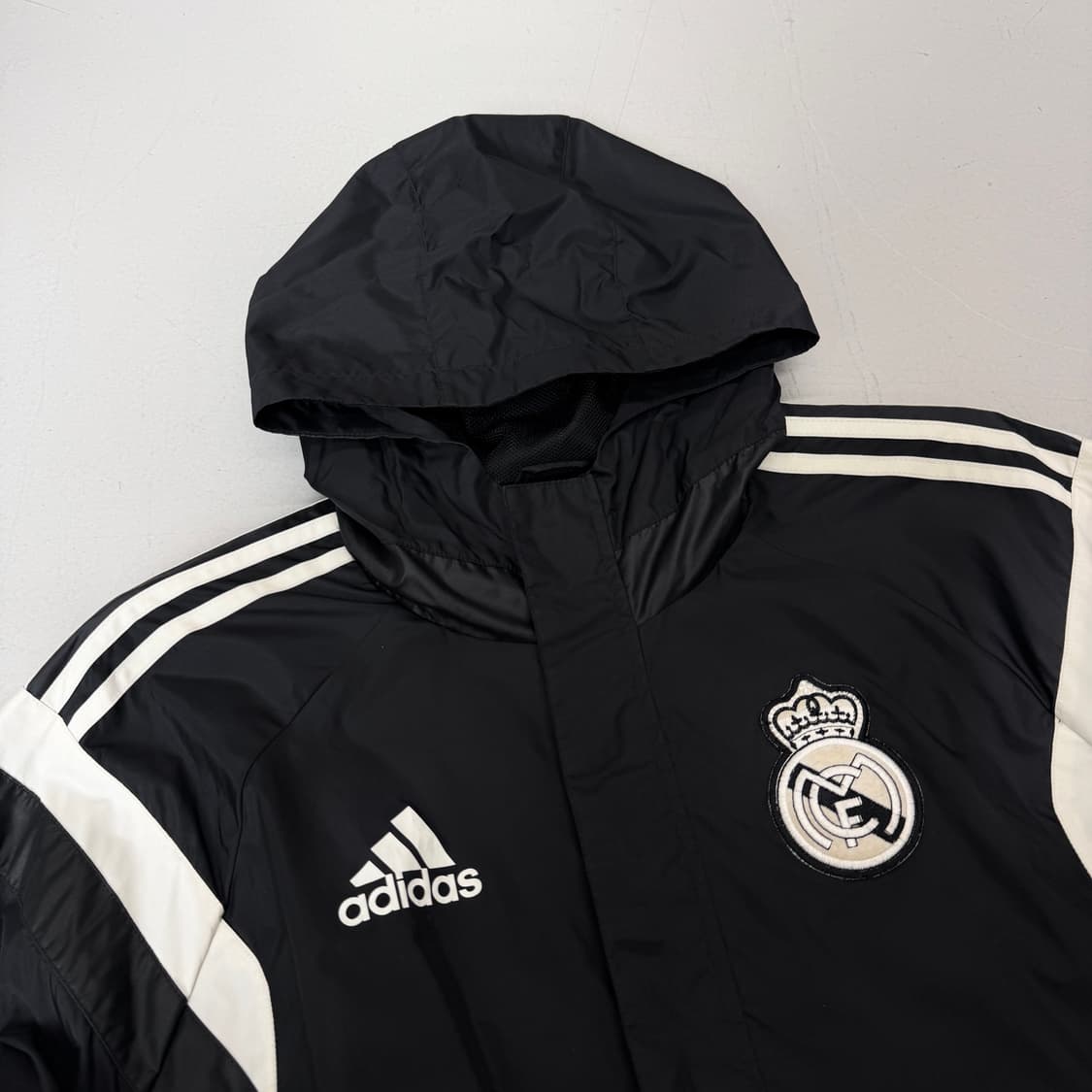 아디다스 레알마드리드 삼선 블록코어 오버핏 바람막이 자켓 상품이미지3
