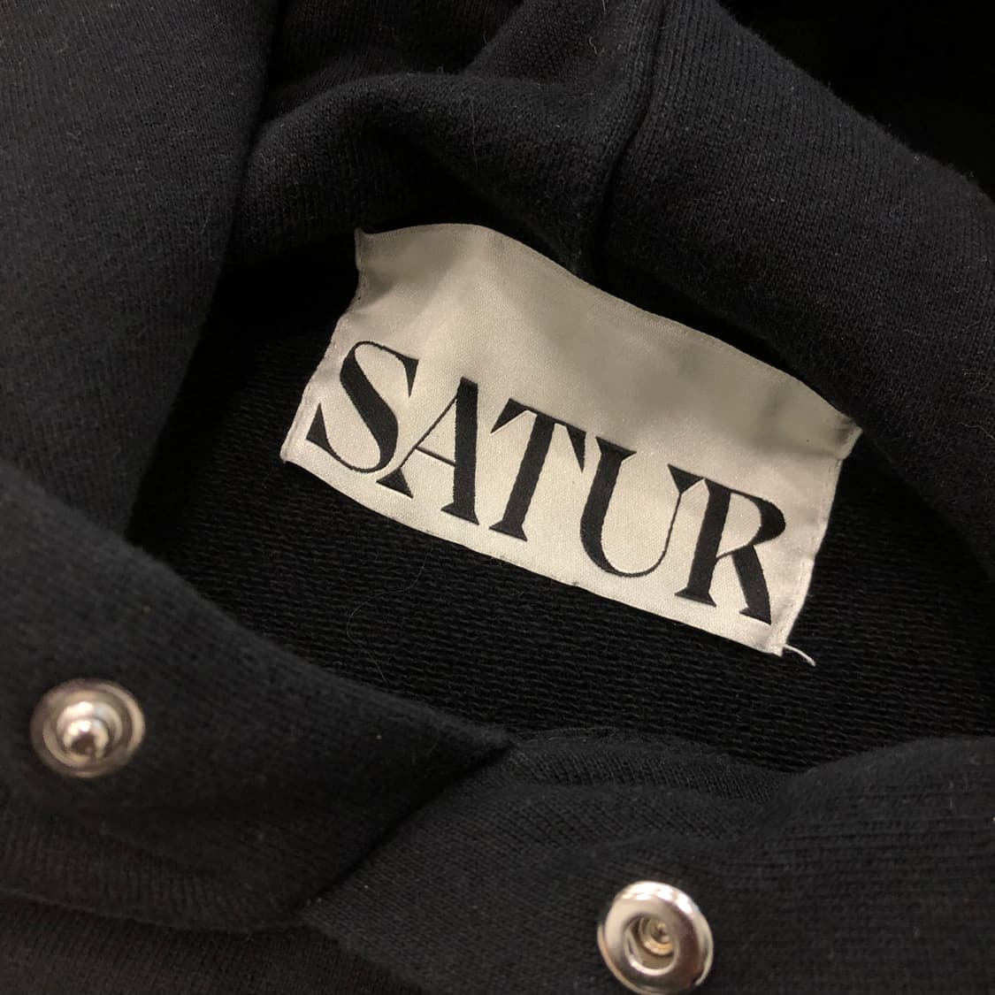 세터 리벳 아플리케 포켓 후드티 상품이미지3