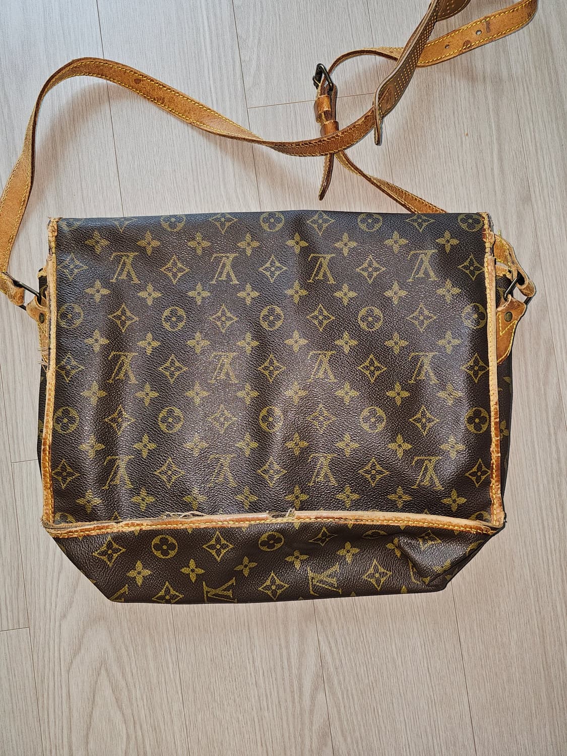 LOUIS VUITTON Gibeciere GM 상품이미지2