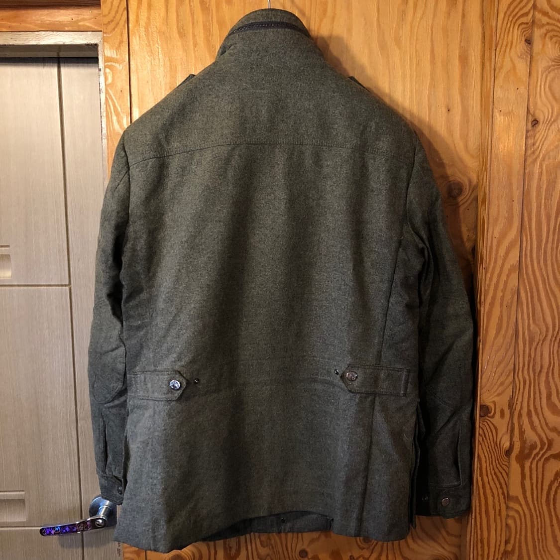 정품 감정서 포함) 몽클레어 다운 필드 자켓 판매합니다. 상품이미지8