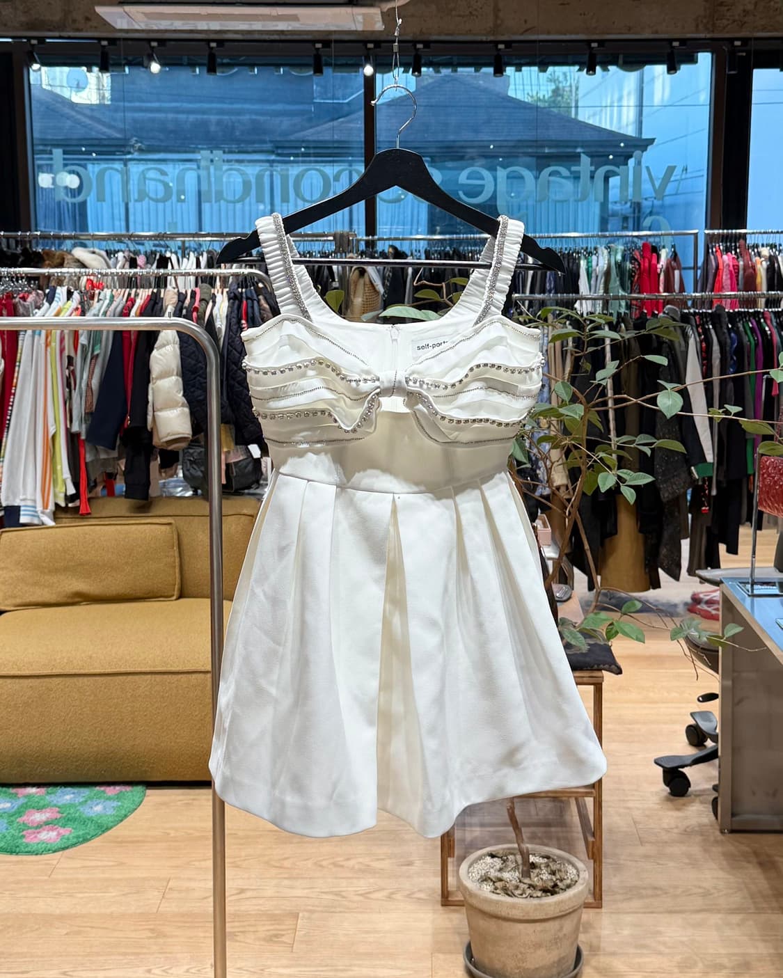 셀프 포트레이트 화이트 크리스탈 임벨리시드 크레이프 미니원피스  상품이미지1