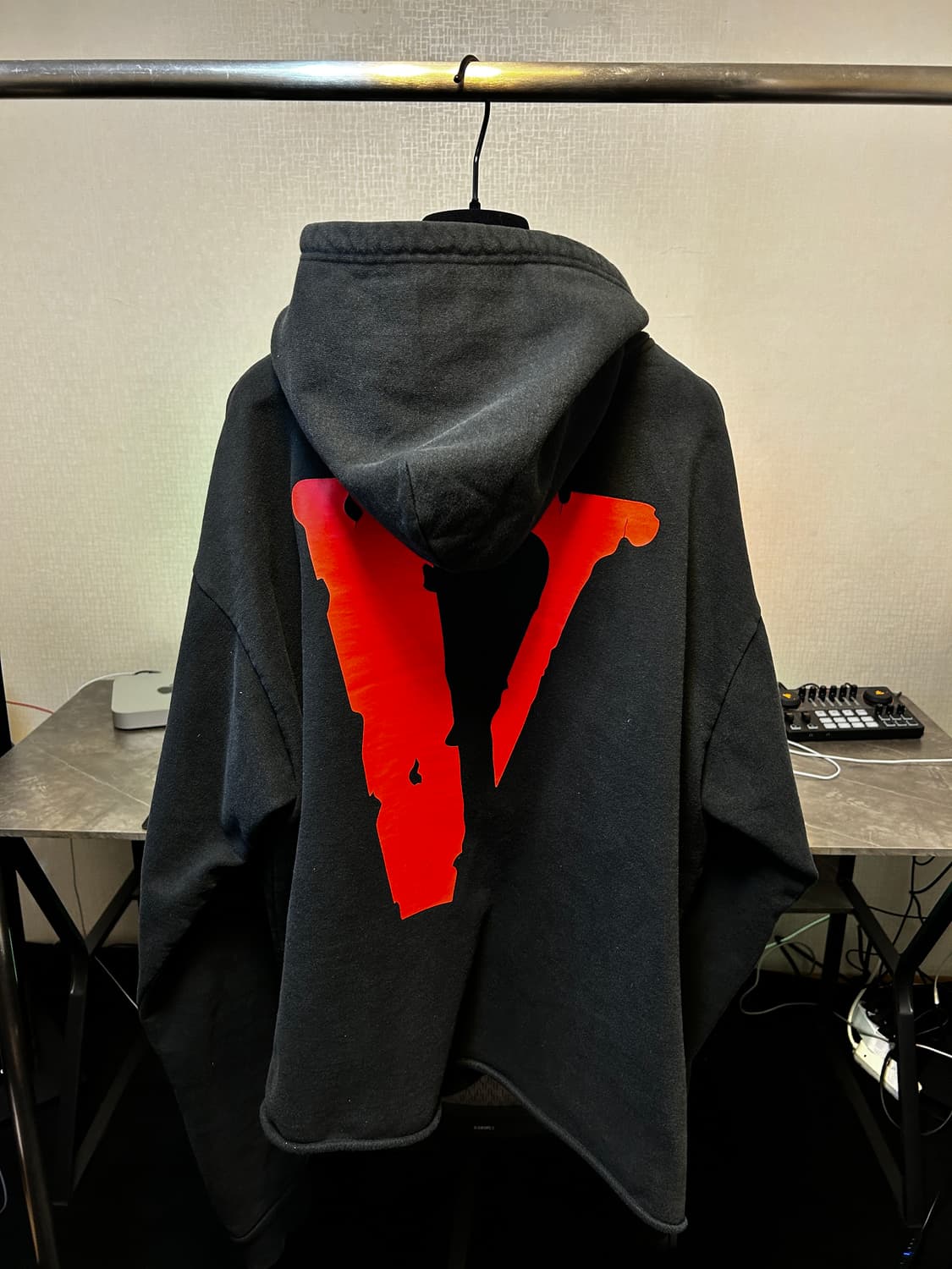 브이론 X 투팍 로고 후드 스웻  상품이미지4