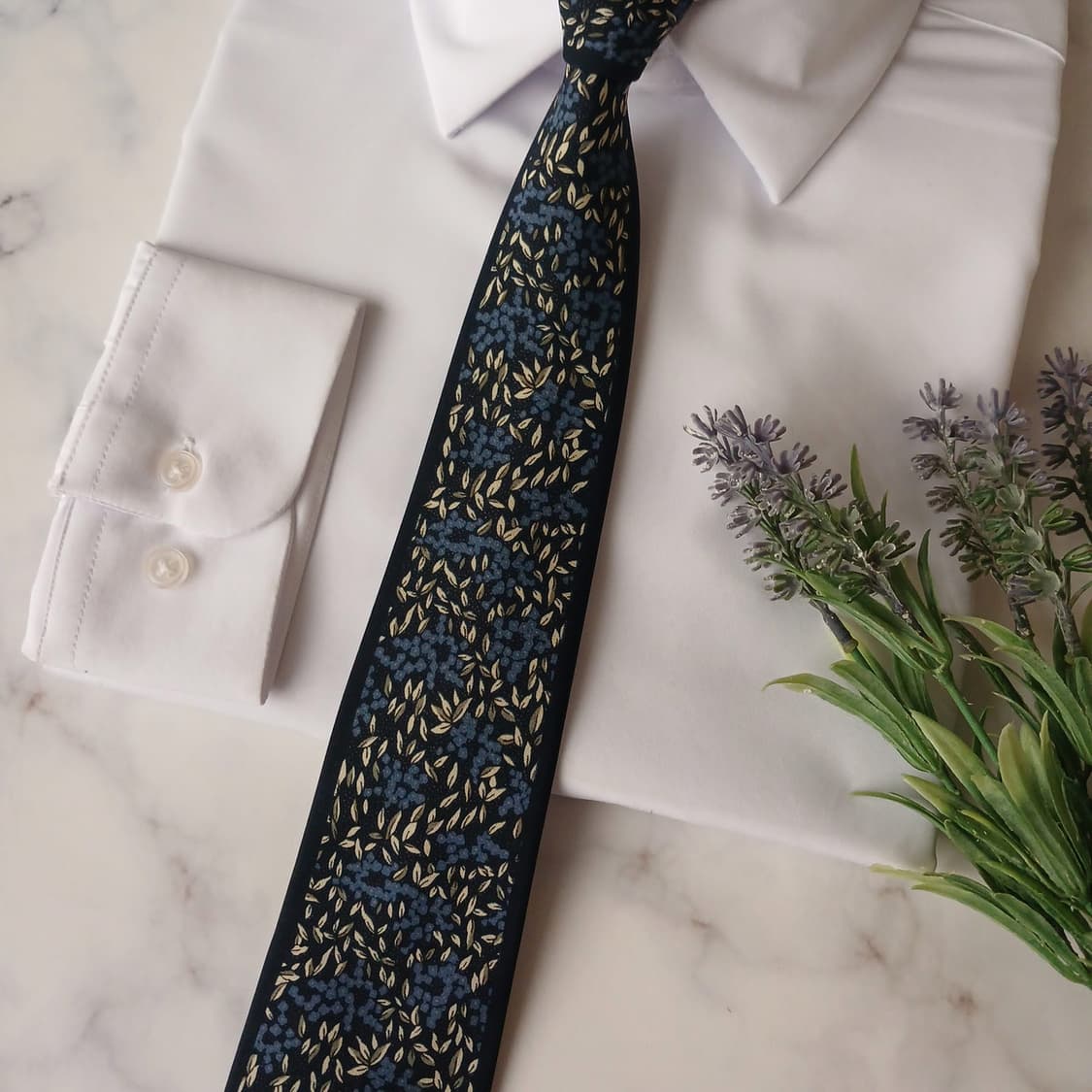밀라숀 실크 네이비 플라워 패턴 넥타이 8.7cm A+등급 A19124
 상품이미지5