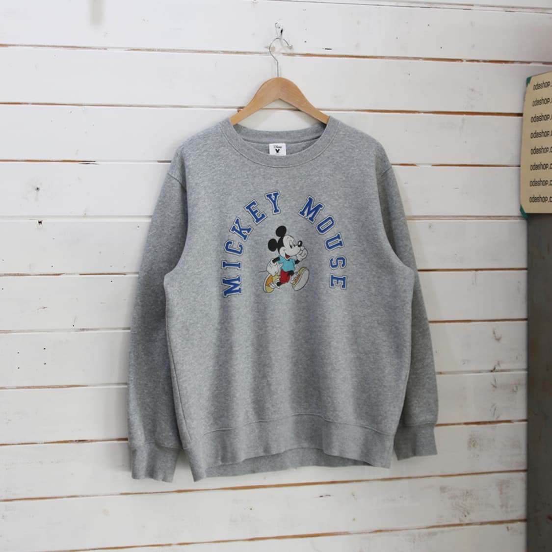 (착용컷) GU x Disney 미키마우스 스웻 셔츠 (남성용 103) 상품이미지1