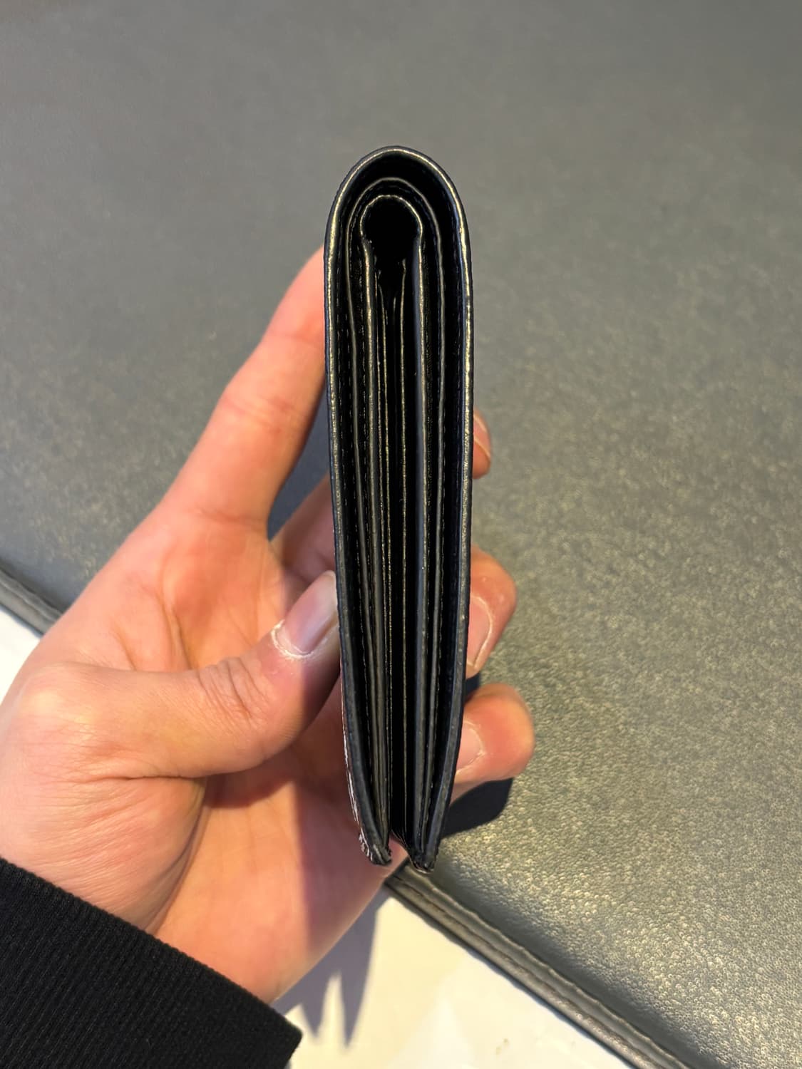 발렌시아가 BB 모노그램 로고 반지갑 블랙 상품이미지4