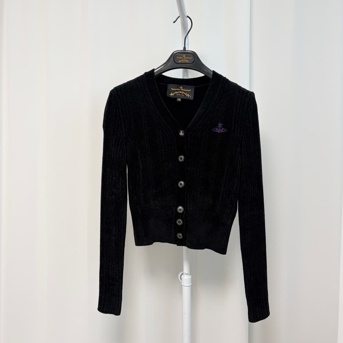 비비안웨스트우드 슬림핏 골지 가디건-블랙 상품이미지1