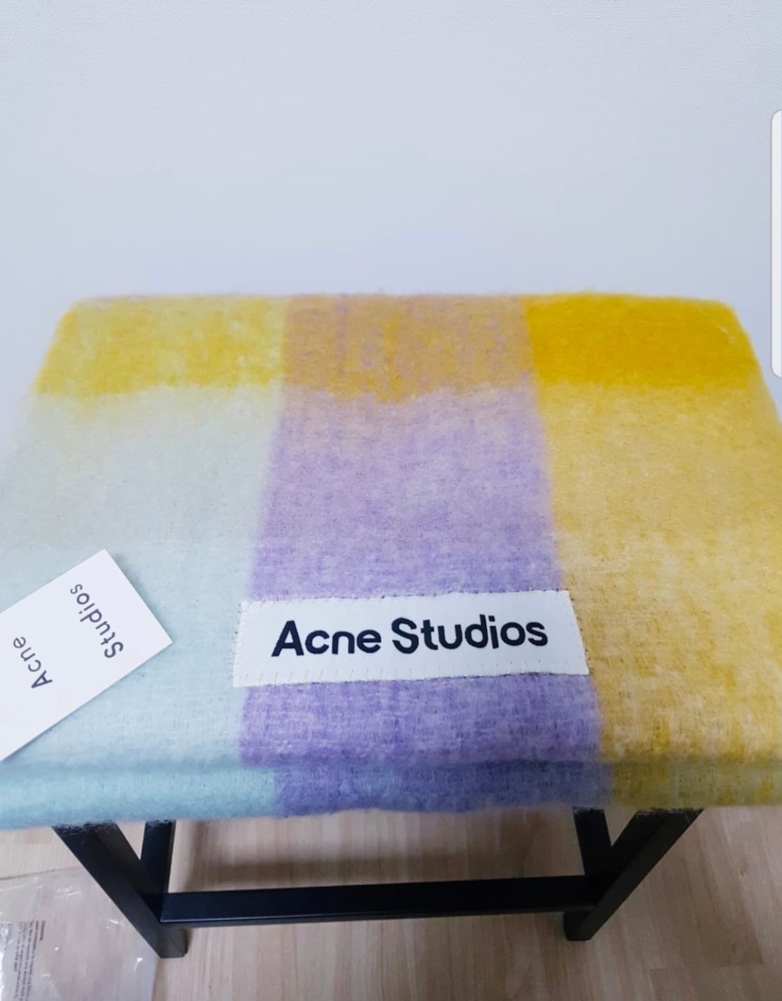 아크네그튜디오 머플러 미착용 상품이미지2