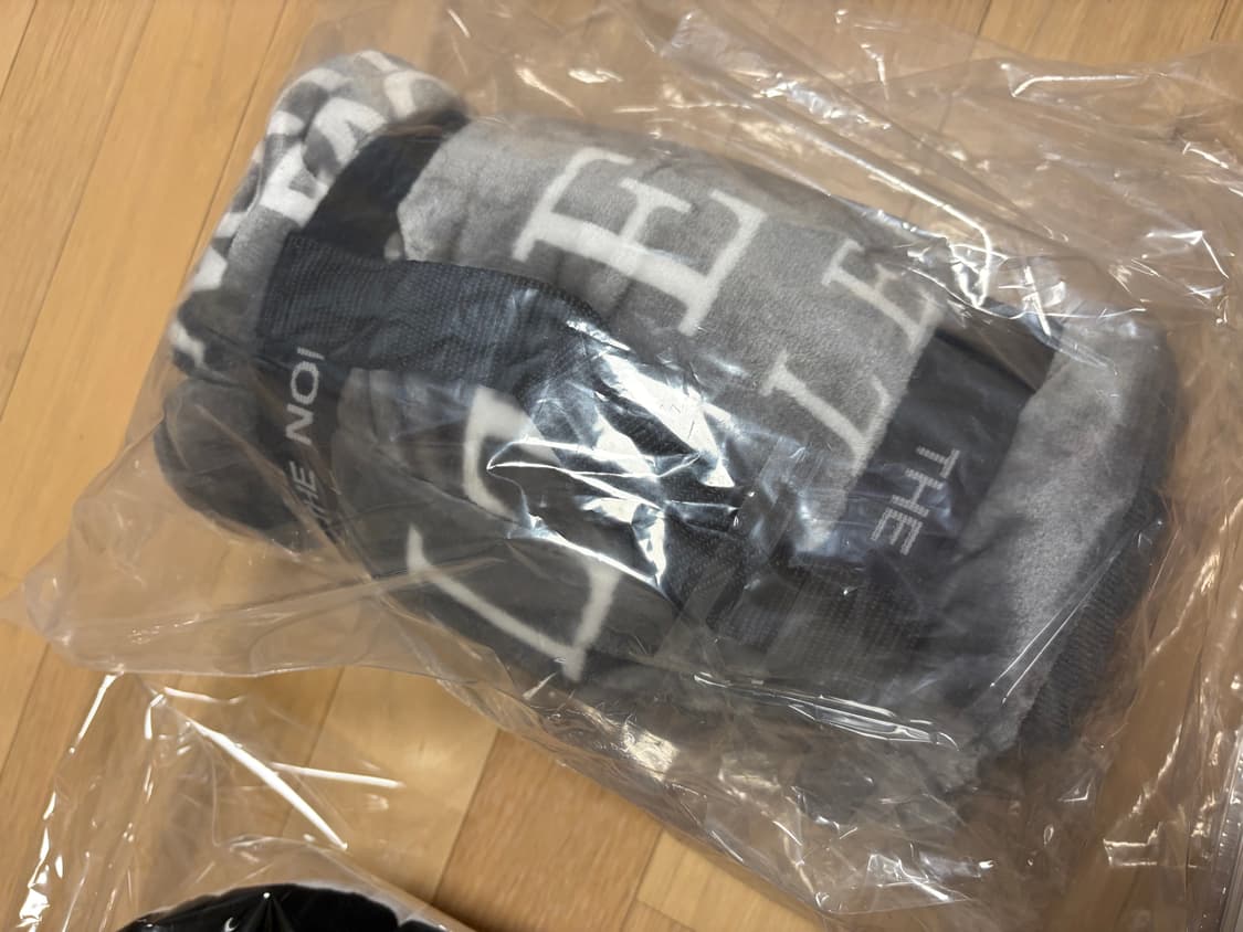 [급처] 25fw 노스페이스 캠핑세트(쿠션+담요+맥세이프 카드지갑3개) 상품이미지3