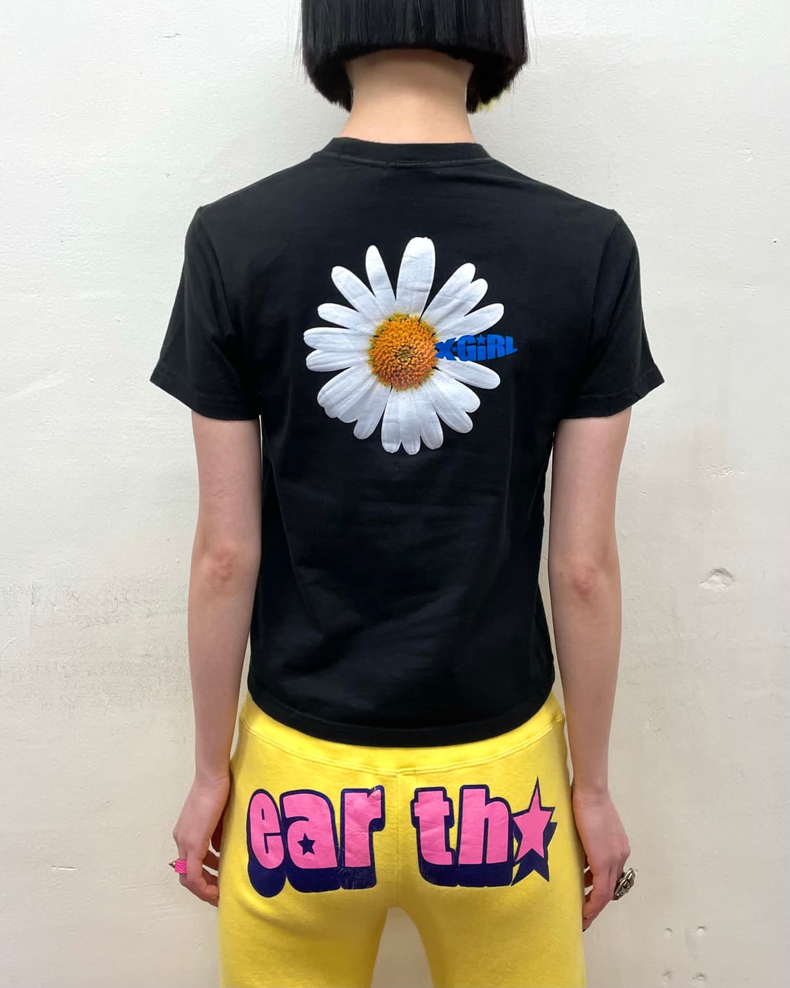 X Girl Daisy Black T-Shirt 상품이미지1