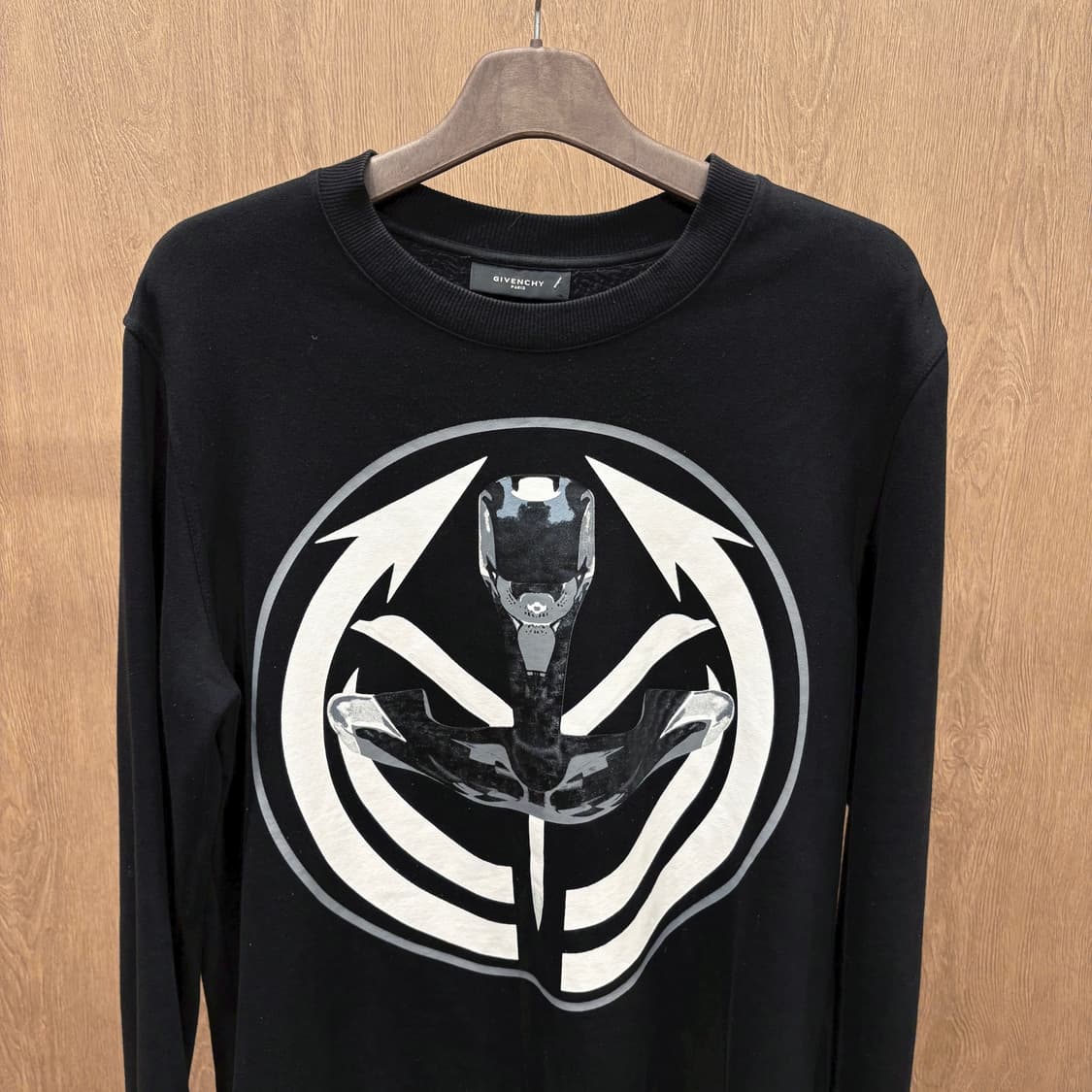 지방시 코튼 긴팔 맨투맨 그래픽 프린팅 디테일 레귤러핏 블랙 상품이미지4