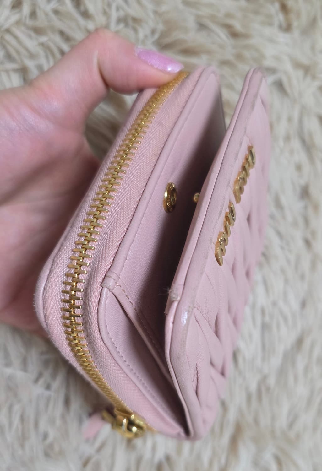 미우미우 마테라쎄 지퍼 반지갑 베이비핑크 상품이미지3