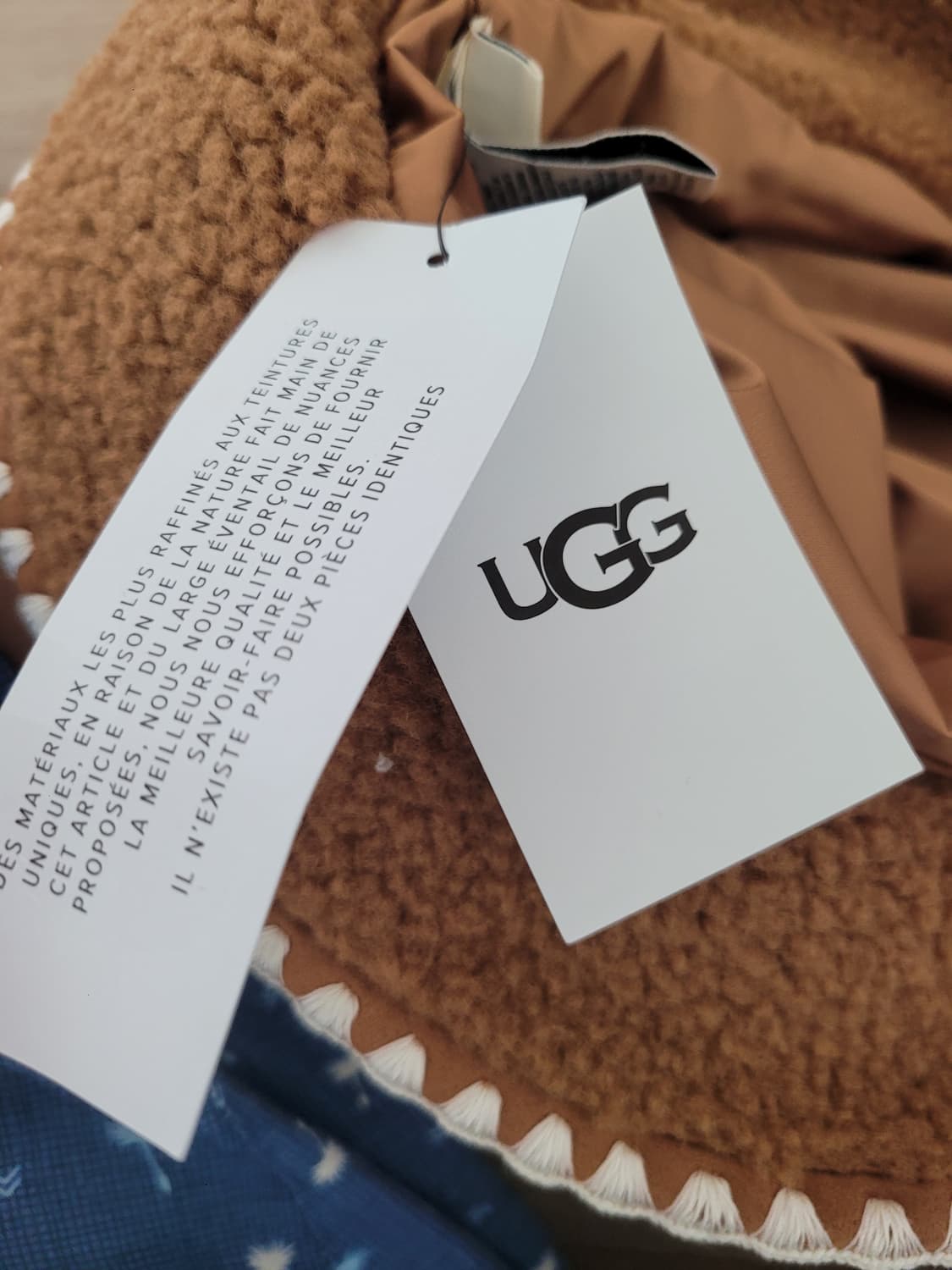 어그 플러프 스캘럽드 버킷햇 체스트넛 상품이미지3