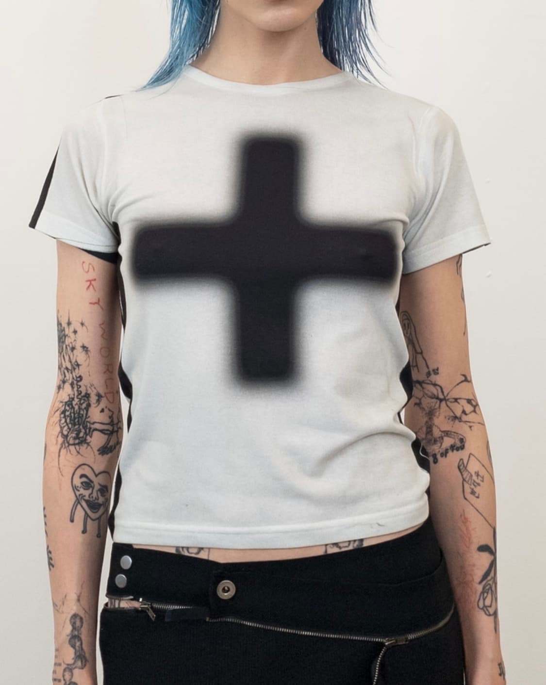 CROSS CROP SHORT SLEEVE LIGHT GREY 상품이미지2