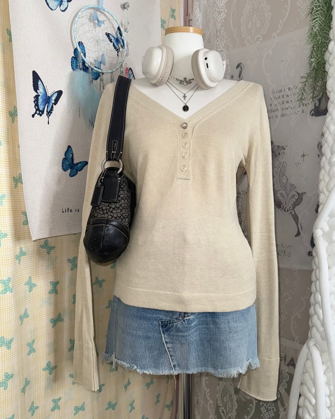 베이지 브이넥 슬림핏 버튼 니트 상품이미지3
