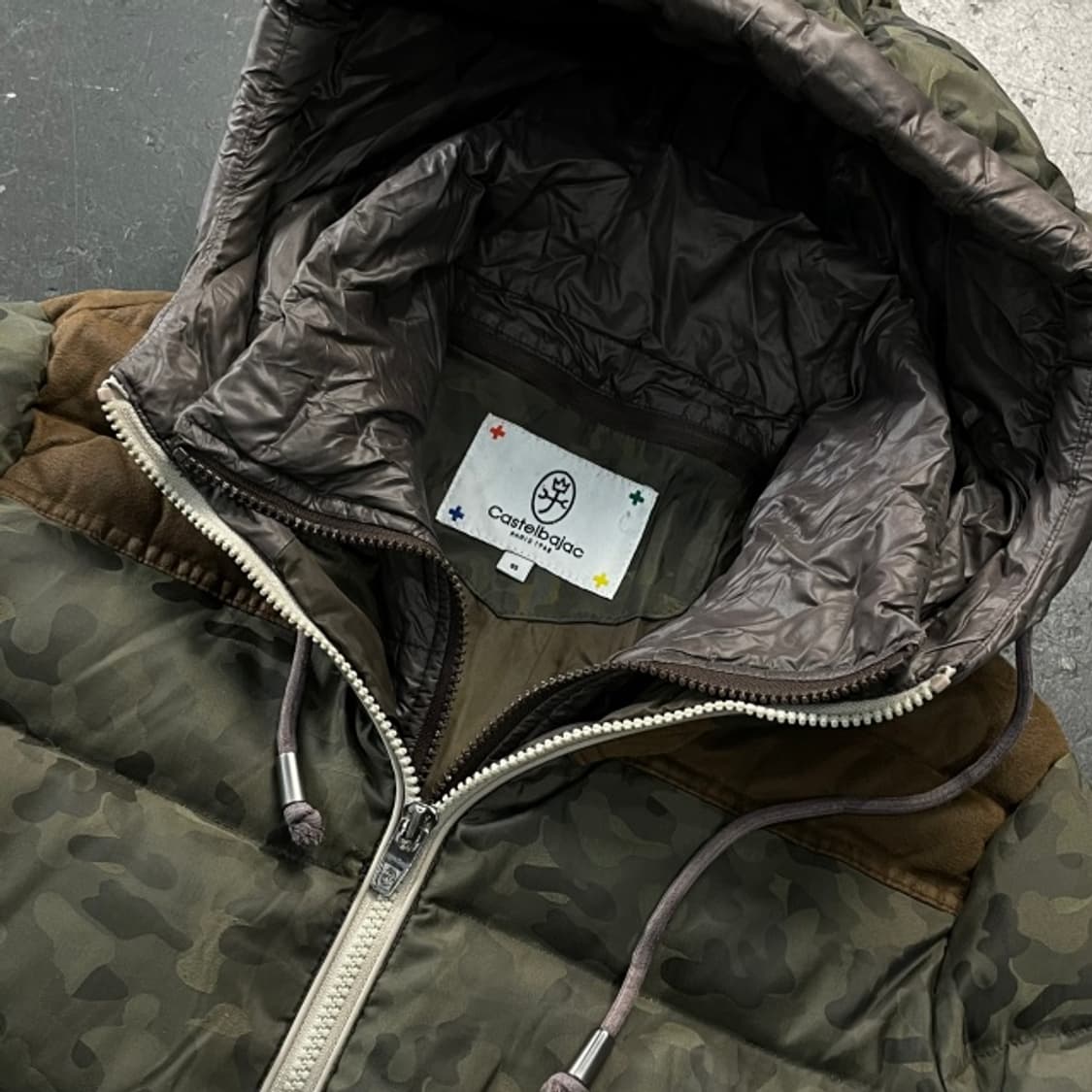 100 까스텔바작 카모 패딩 상품이미지4