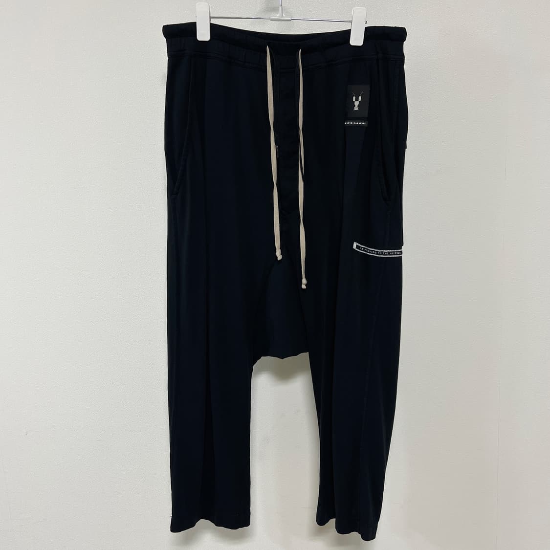 릭오웬스 19SS 다크쉐도우 드로우스트링 패치 크롭 배기 팬츠 블랙 상품이미지3