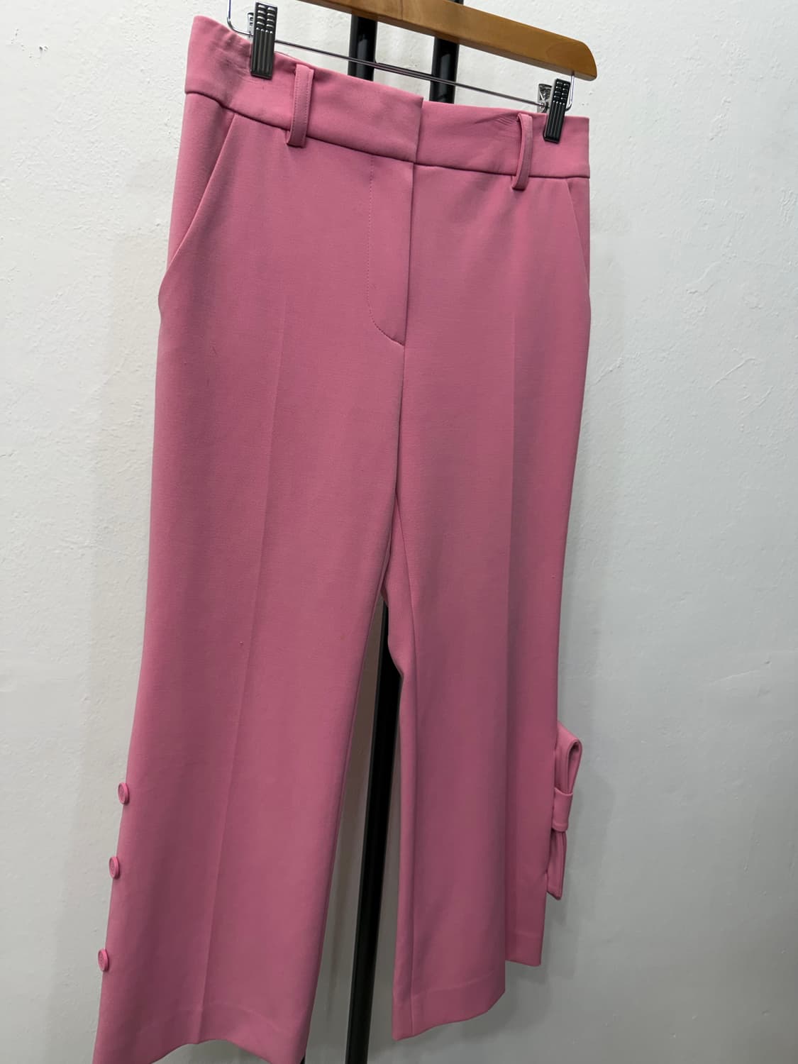 정품) 럭키슈에뜨 리본 단추 장식 바지 36(28) 상품이미지2