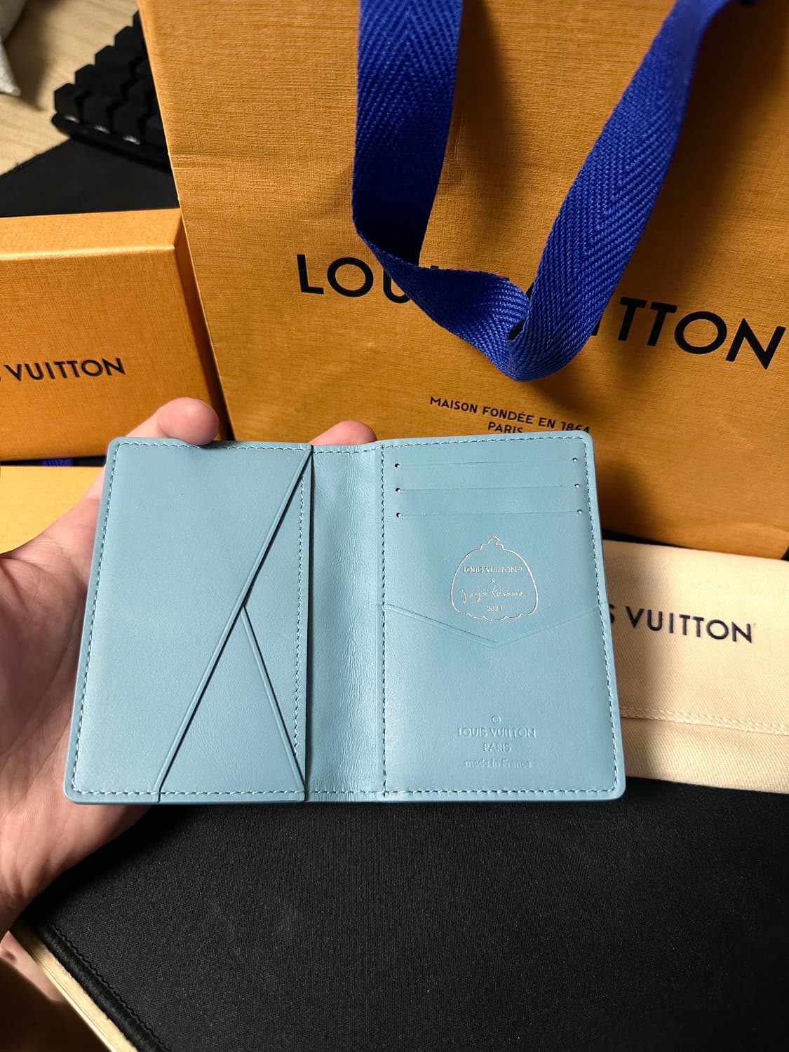 루이비통x야요이 포켓오거나이저 토뤼옹 모노그램 블루 상품이미지4