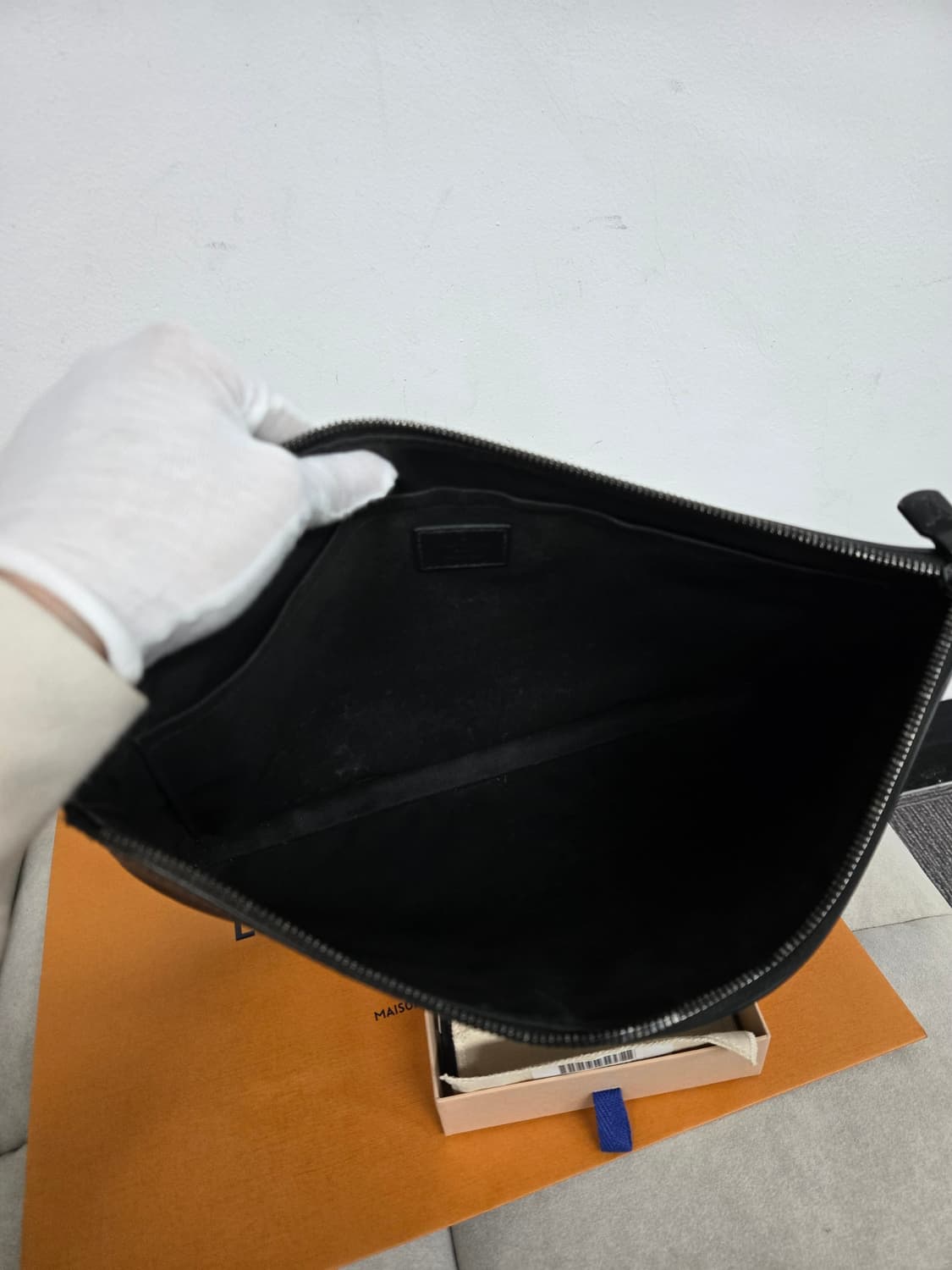 [보증서 정품] 루이비통 포쉐트 쉐도우 클러치백 상품이미지1