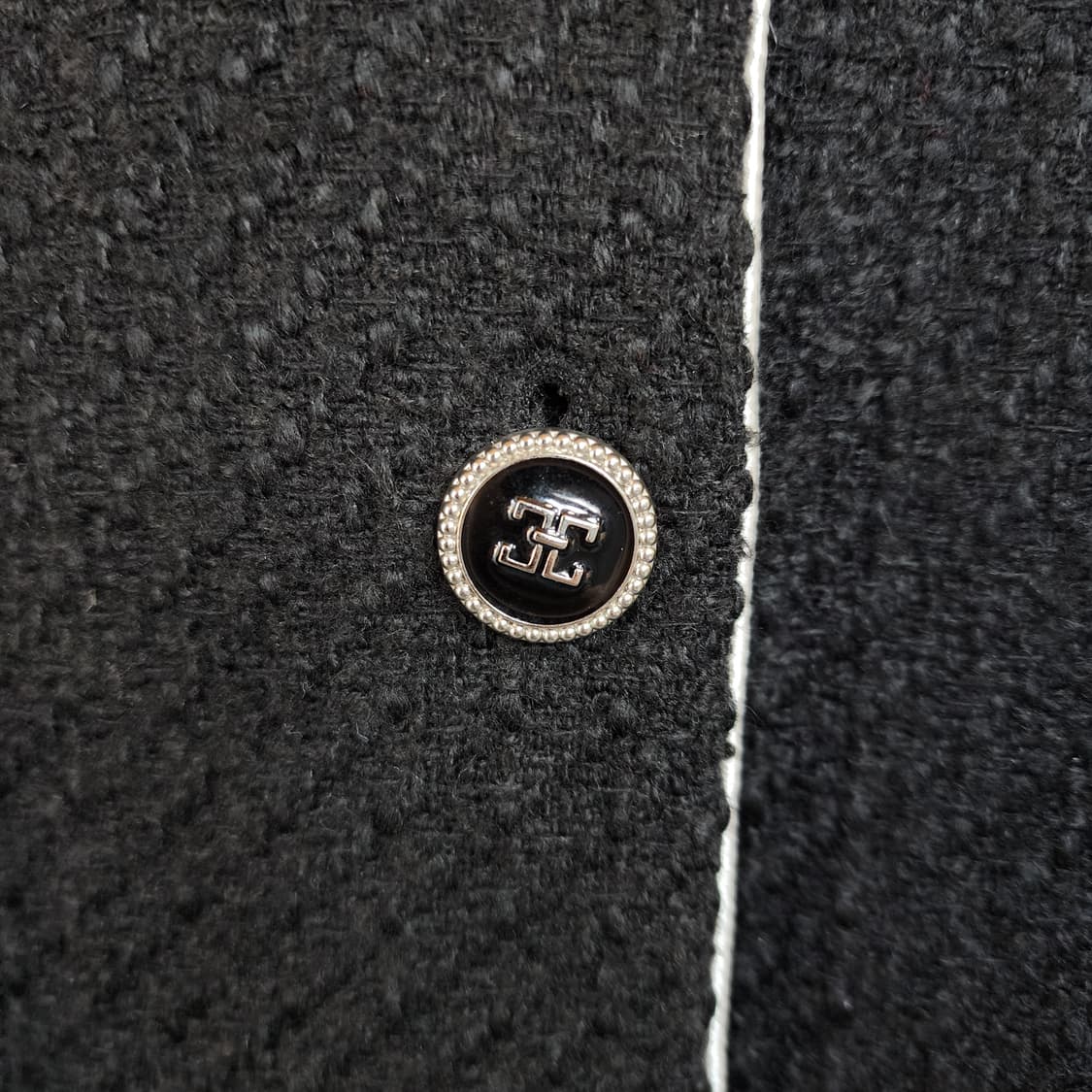 로엠 블랙 트위드 노카라 자켓 상품이미지4