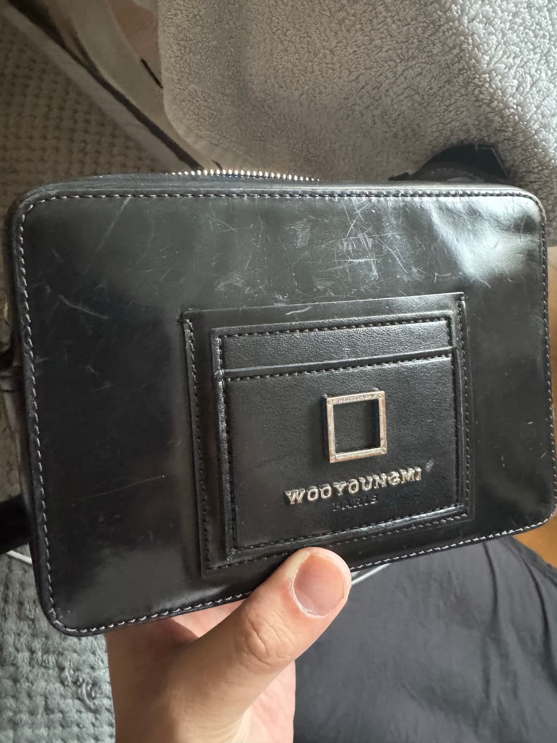 우영미 블랙 가죽 크로스백 상품이미지3