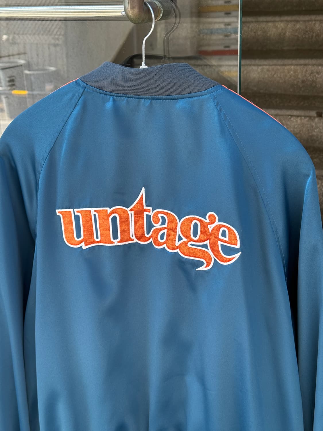 UNTAGE 리버시블 새틴 봄버 자켓 상품이미지2