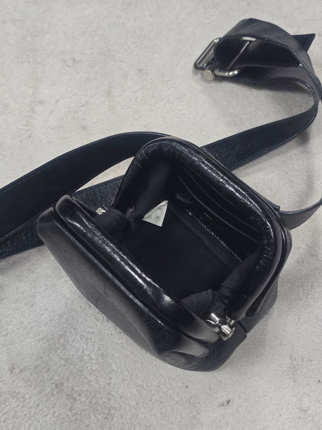 OSOI 오소이 레더 미니 바디백 상품이미지4