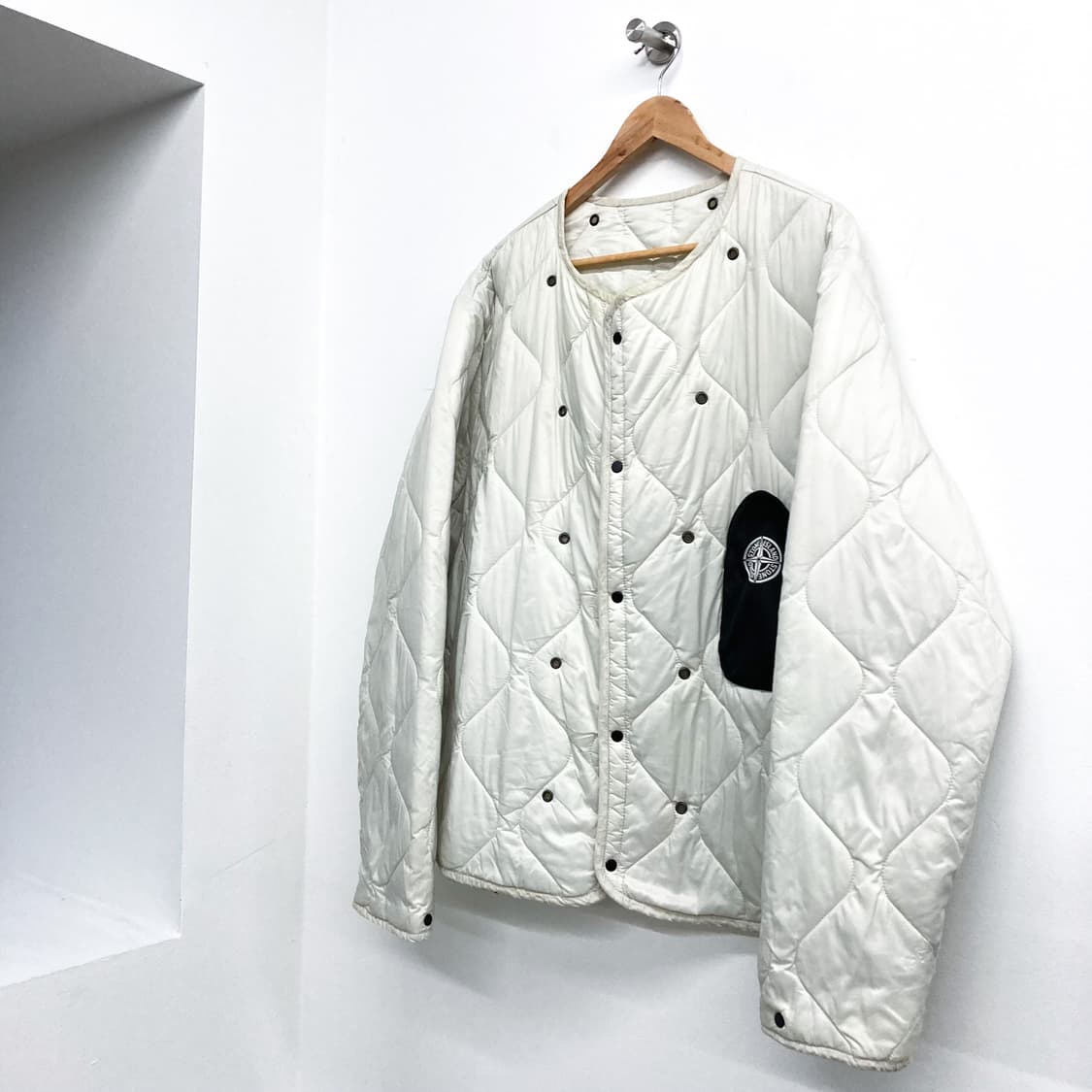 스톤 아일랜드 컴파스 로고 화이트 실버 라이너 자켓 상품이미지4