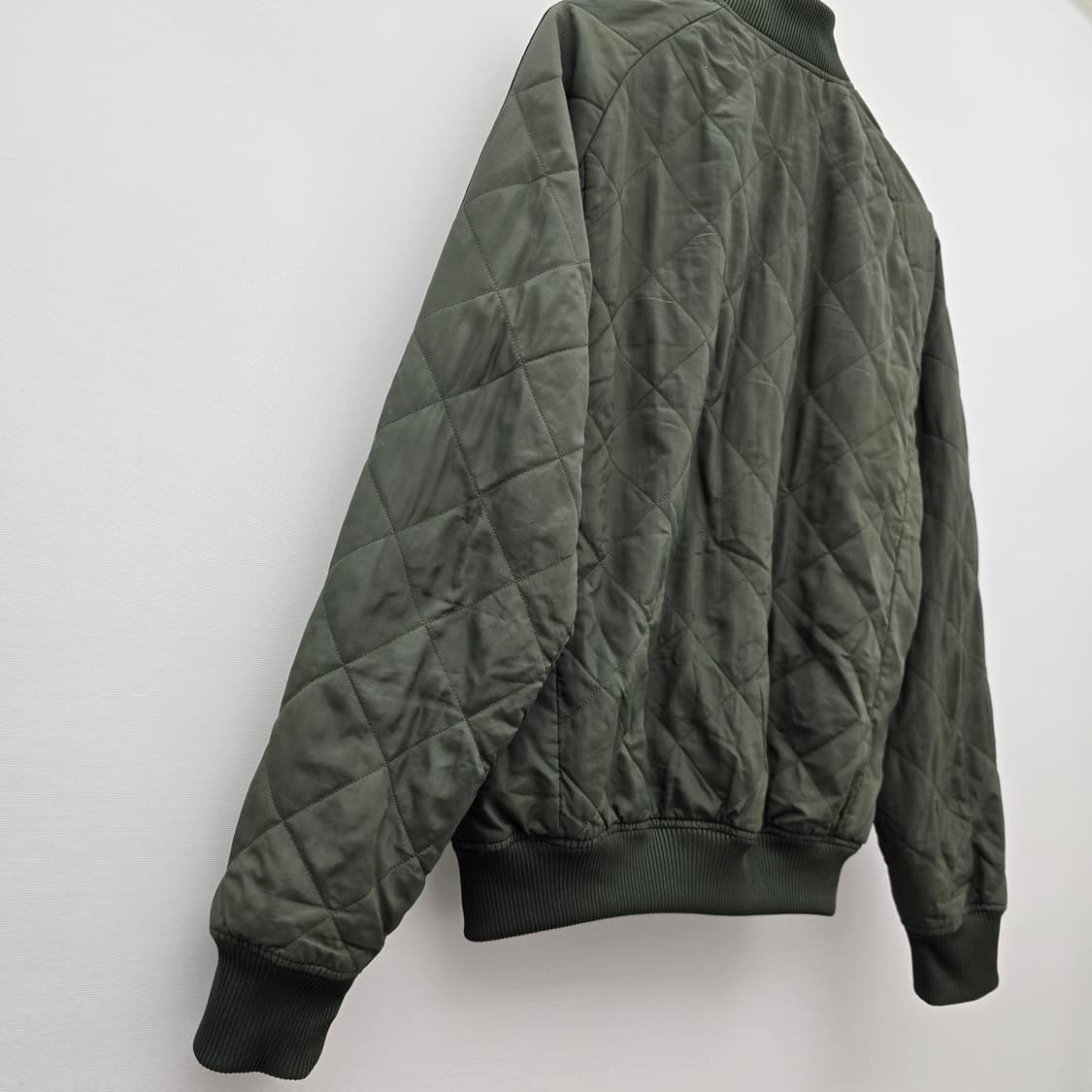 아디다스 퀼팅 봄버 자켓 카키색 상품이미지6