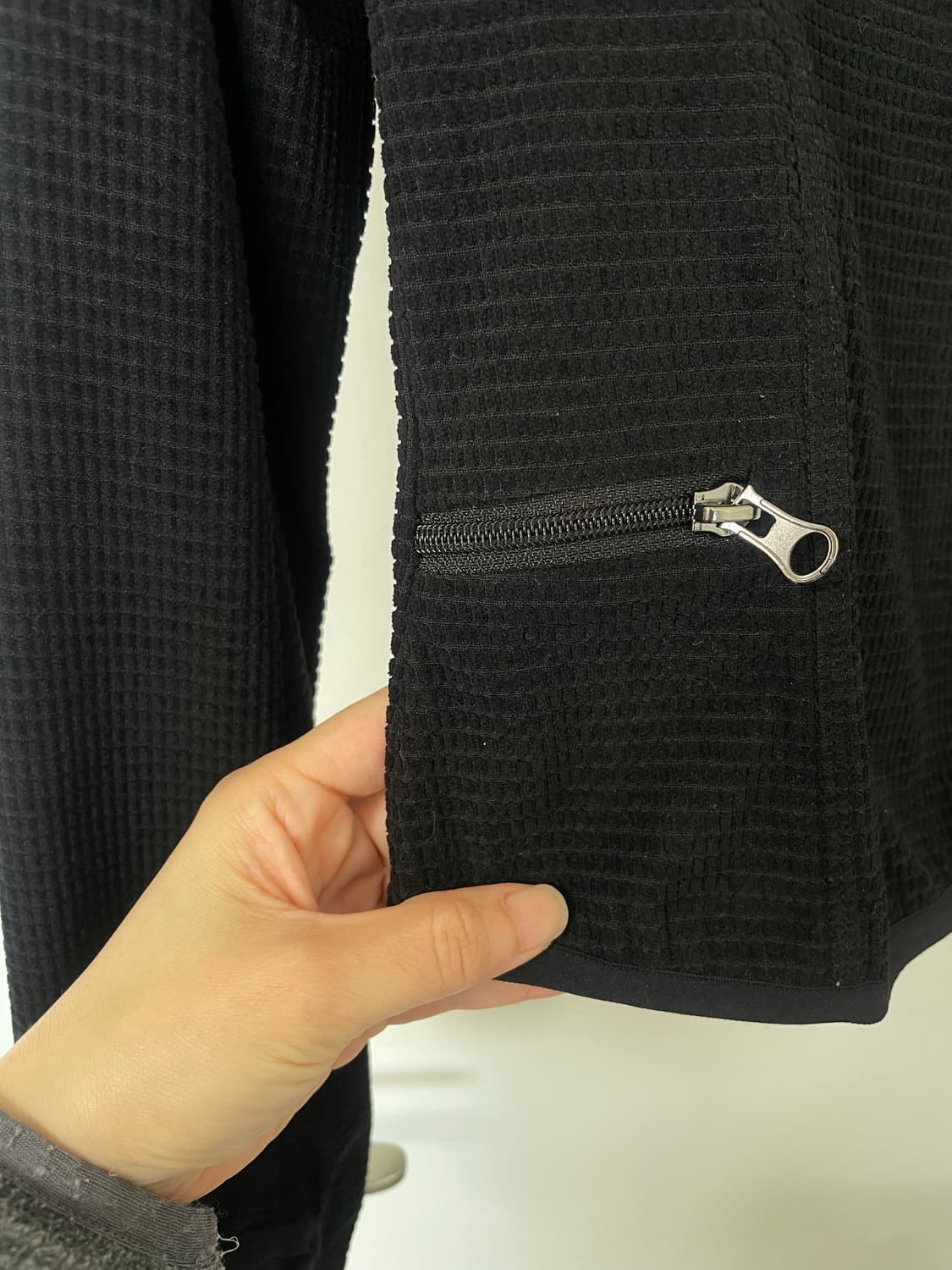 디퍼런티스 상의 탑 블랙 상품이미지5