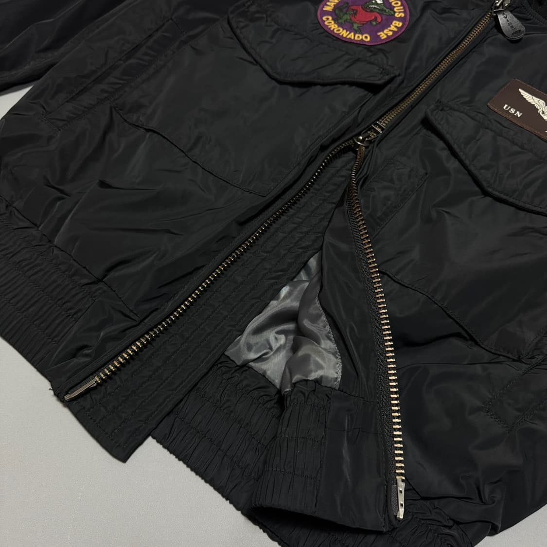 아비렉스 블랙컬러 나일론 양면 자수로고 패치 나일론 플라이트 자켓 상품이미지6