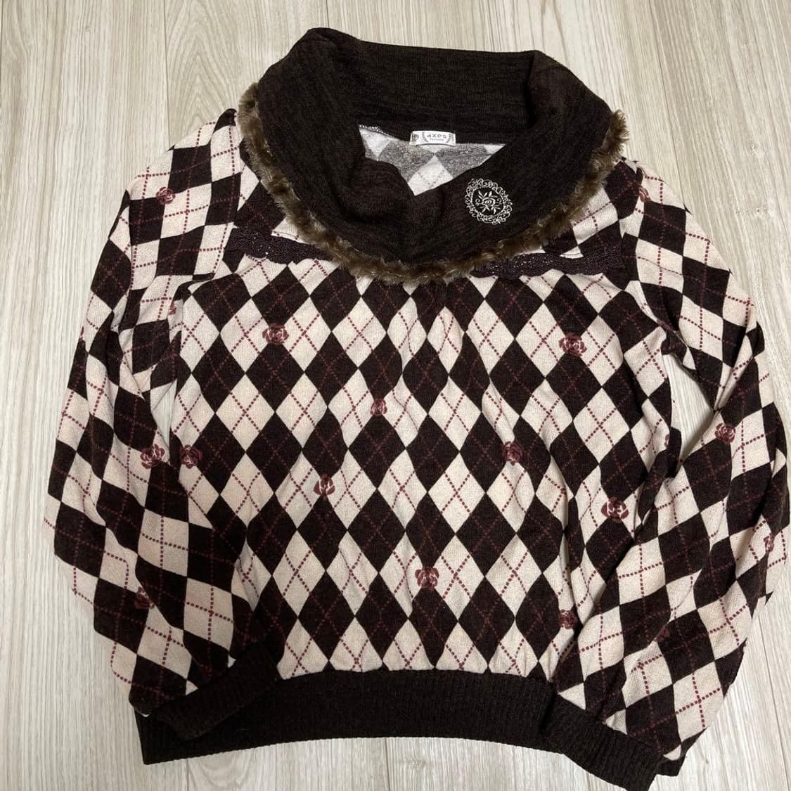 엑시즈팜 대대장 딸기초코체크 니트 라떼갸루 상품이미지1