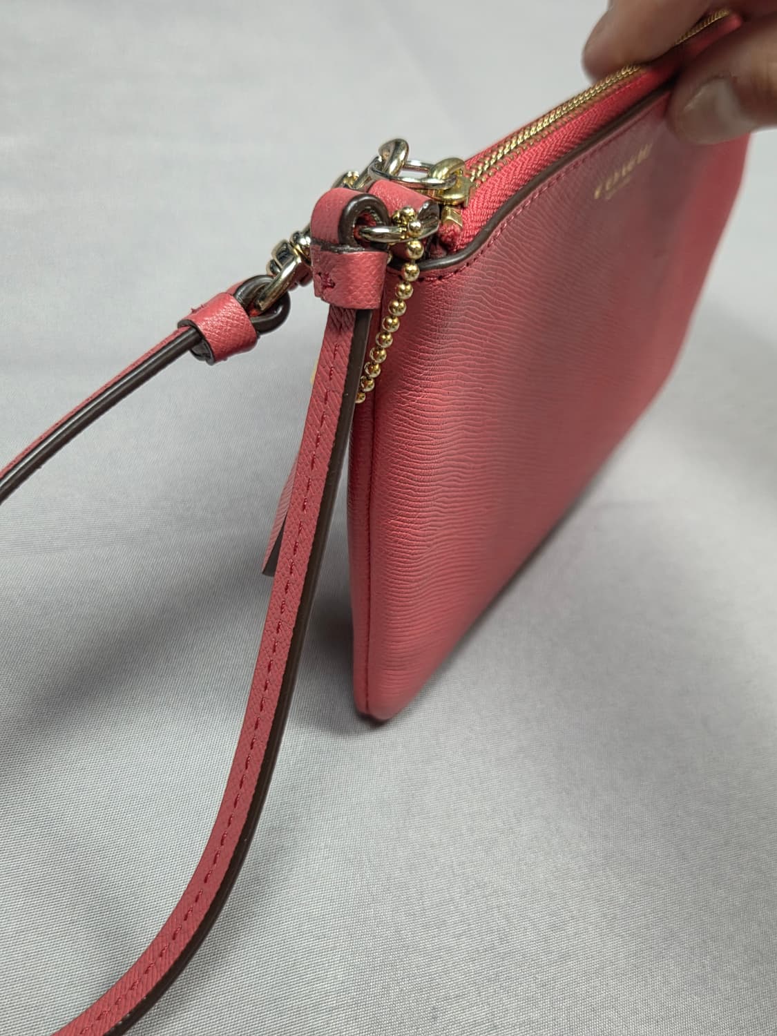 [코치] 크로스그레인 레더 탑 지퍼 스몰 리스트릿 | G00017 상품이미지2