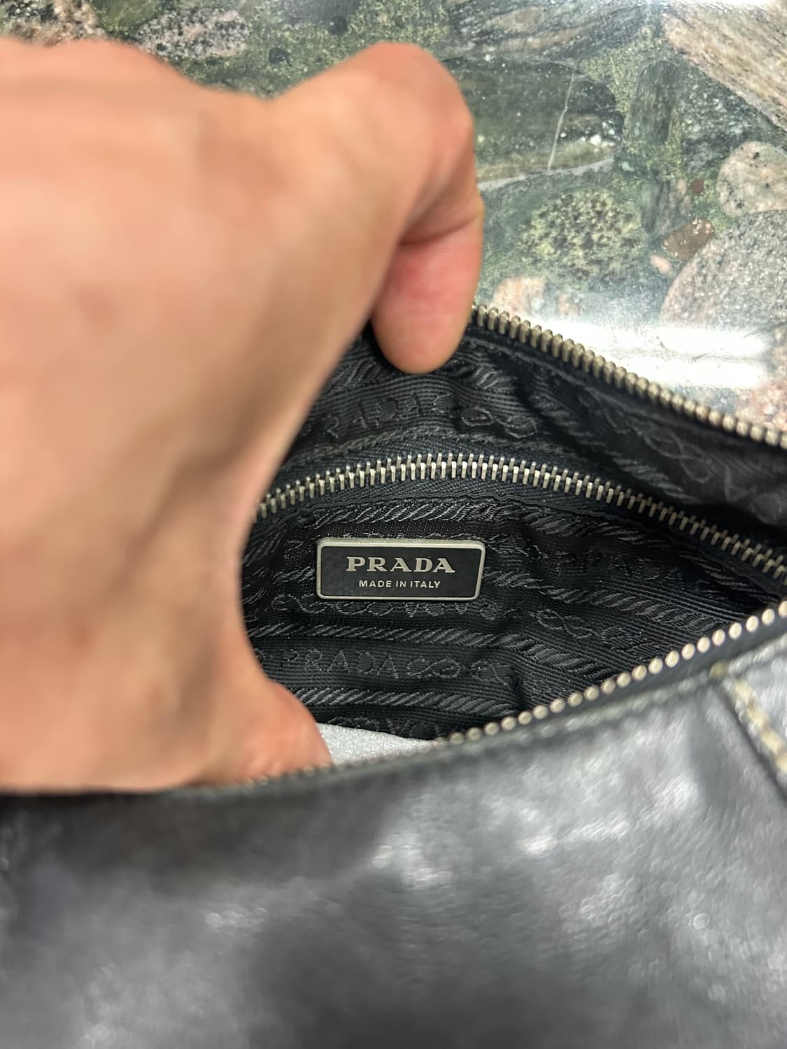 PRADA 프라다 블랙 레더 빈티지 호보백 상품이미지6
