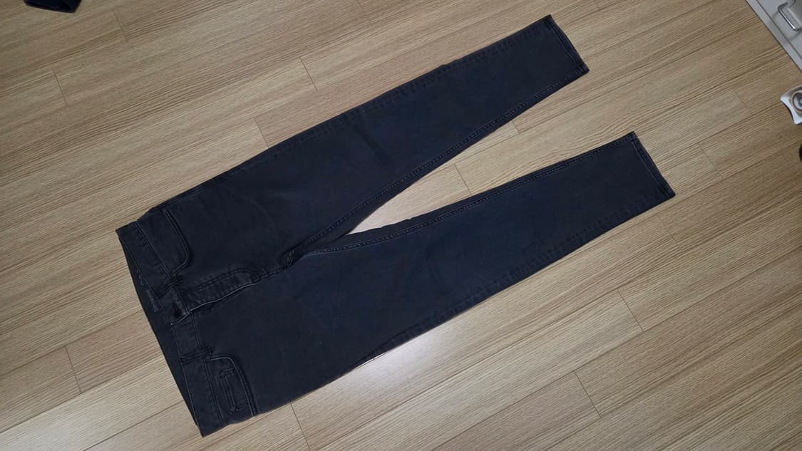 Cos  코스 워싱 테이퍼드 블랙진 상품이미지3