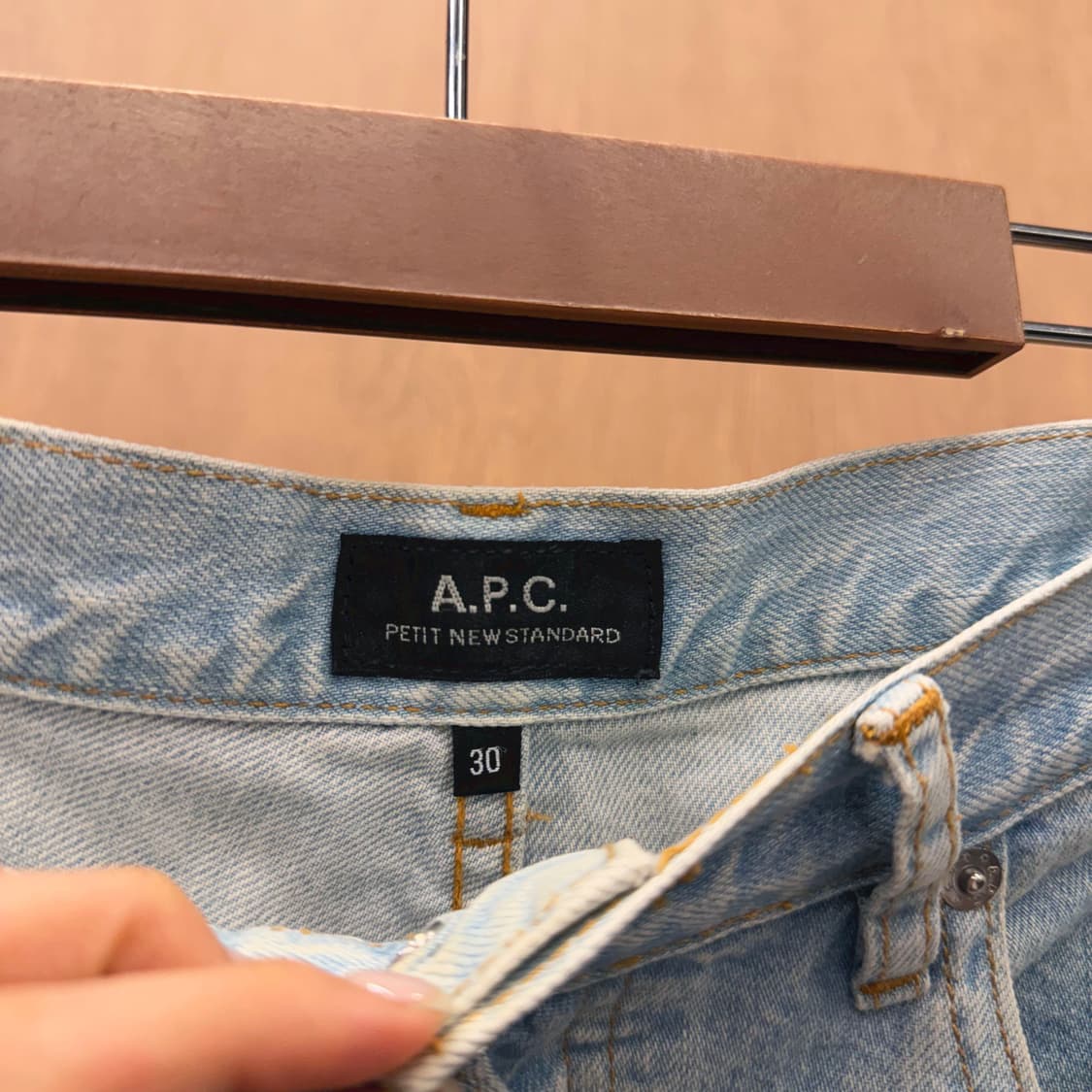 아페쎄 슬림 스트레이트 데님 팬츠 빈티지 워싱 버튼 포켓 디테일 연청 상품이미지6