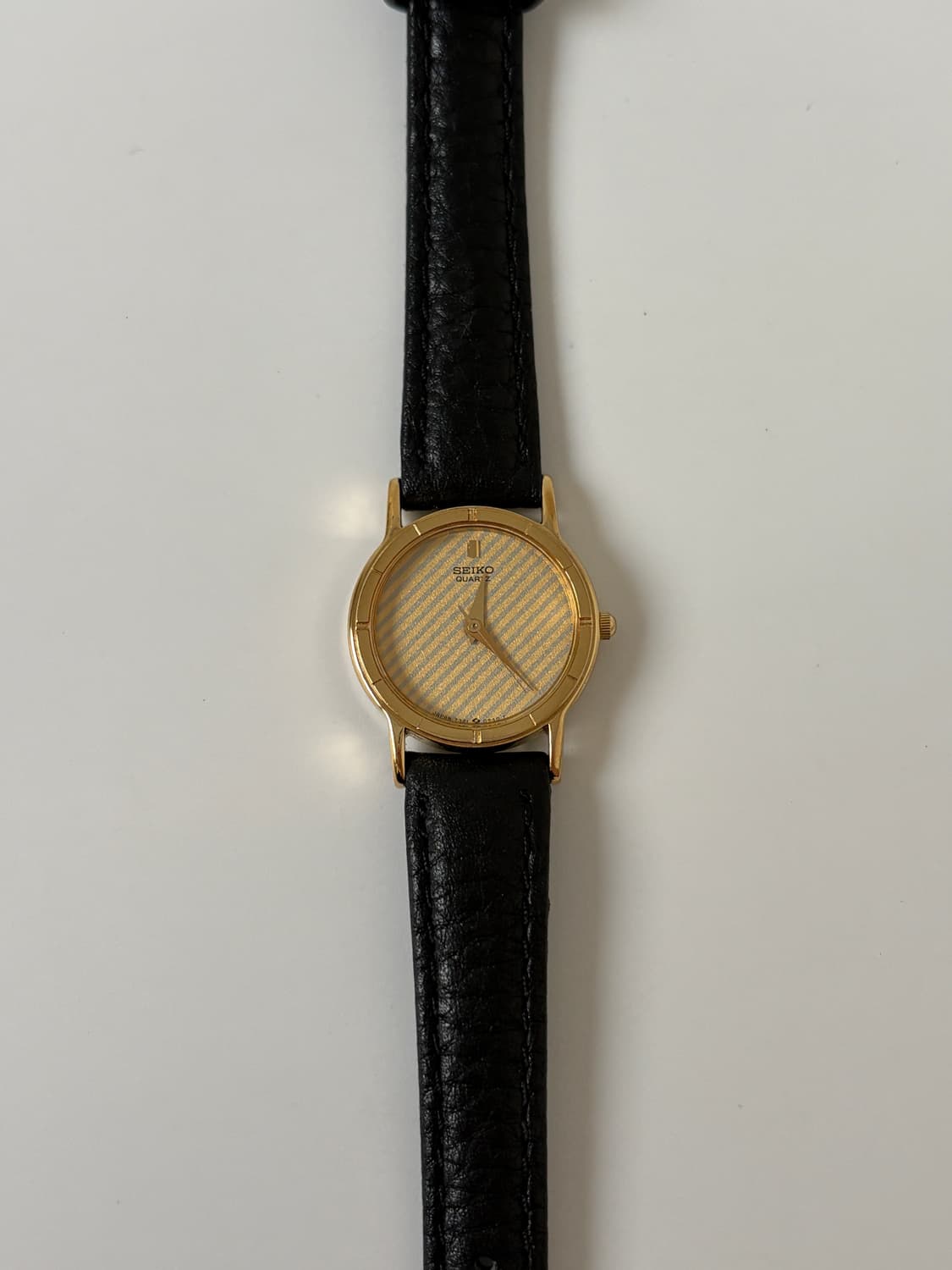 1980s Stripe Dial Gold Ladies Quartz 상품이미지1
