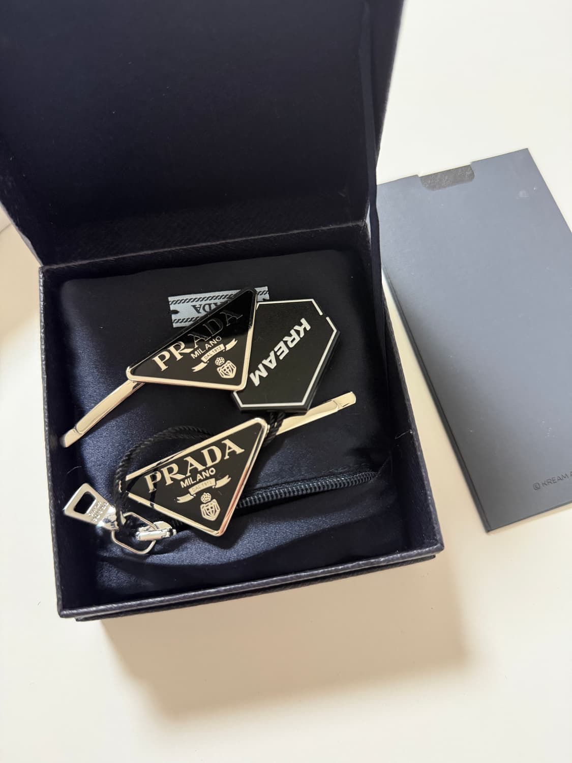 프라다 헤어핀 정품 풀박 상품이미지1