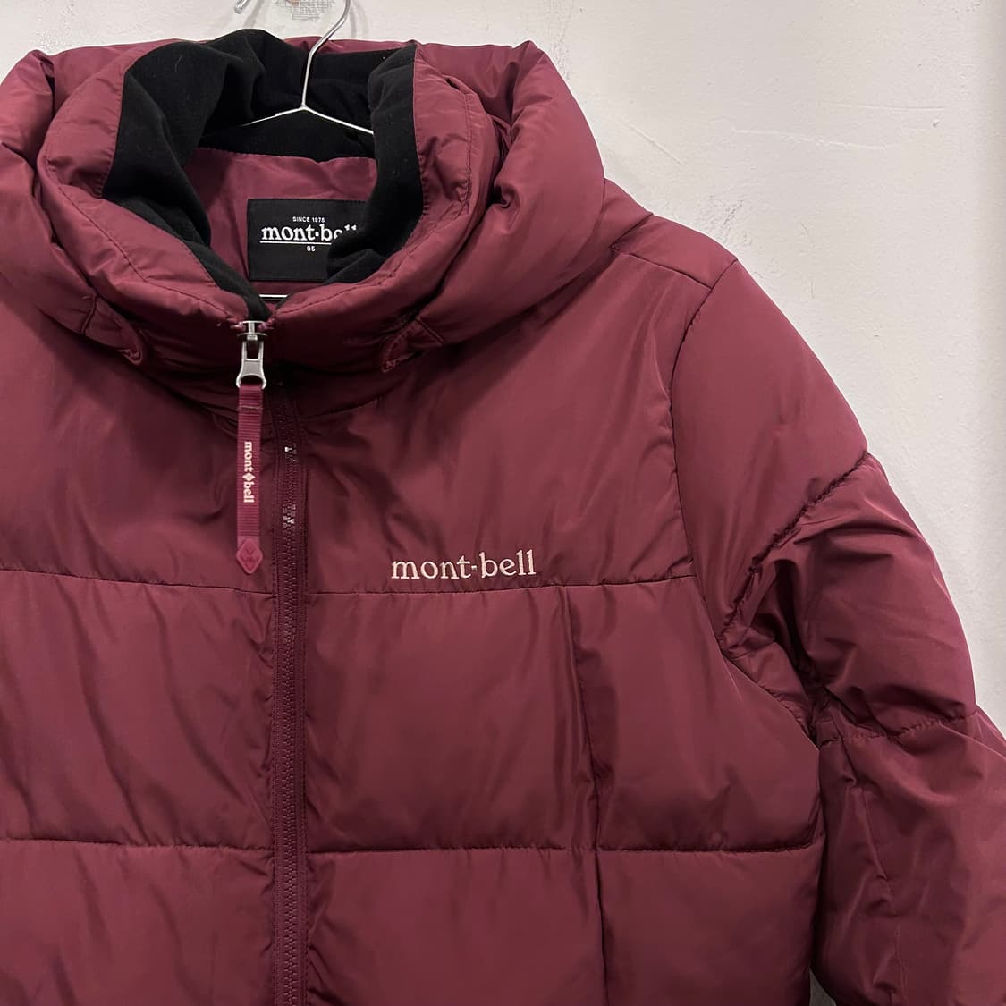 몽벨 스몰로고 터프다운 후드 하프 롱패딩 상품이미지1